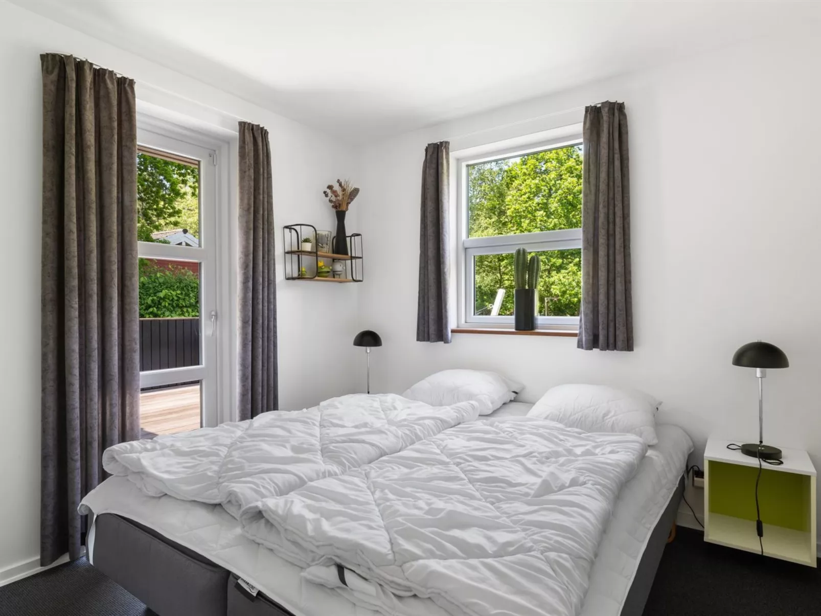 "Merrit" - 280m from the sea-Binnen