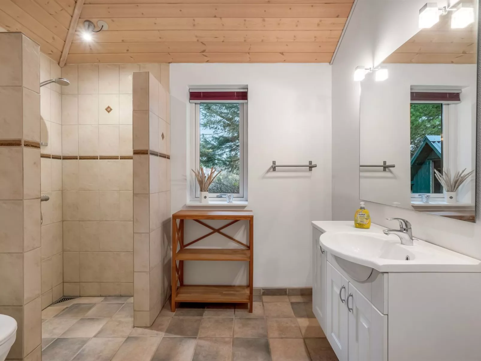 "Nele" - 1.4km from the sea-Binnen