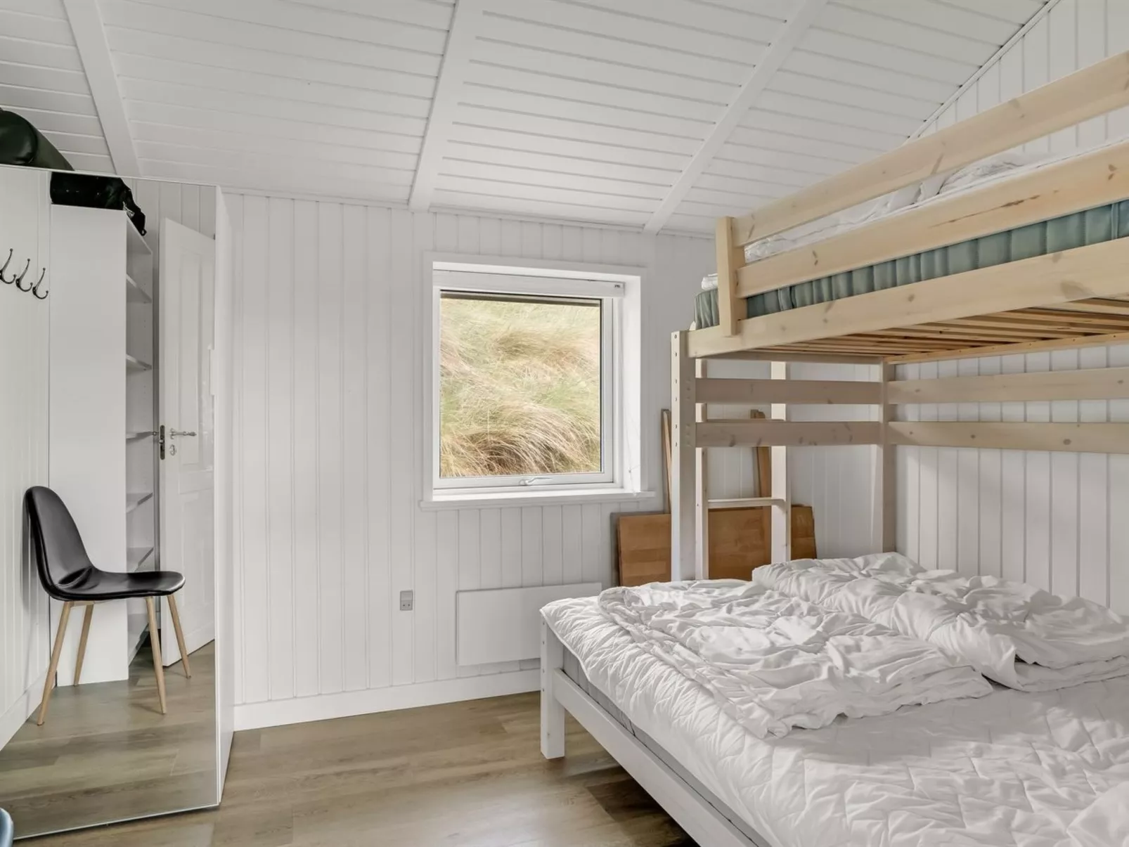 "Nimrod" - 70m from the sea-Binnen