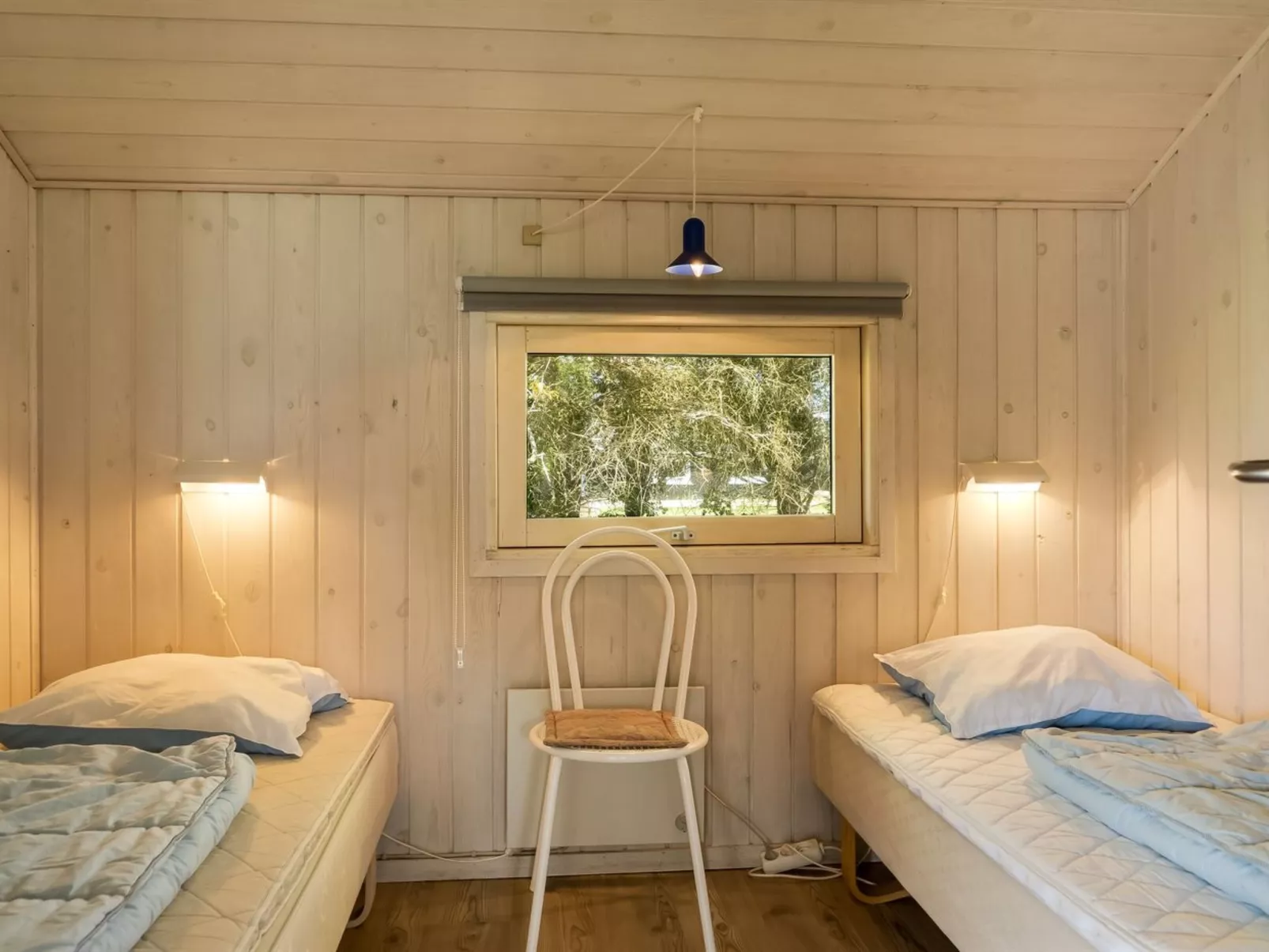 "Annvy" - 875m from the sea - Binnen