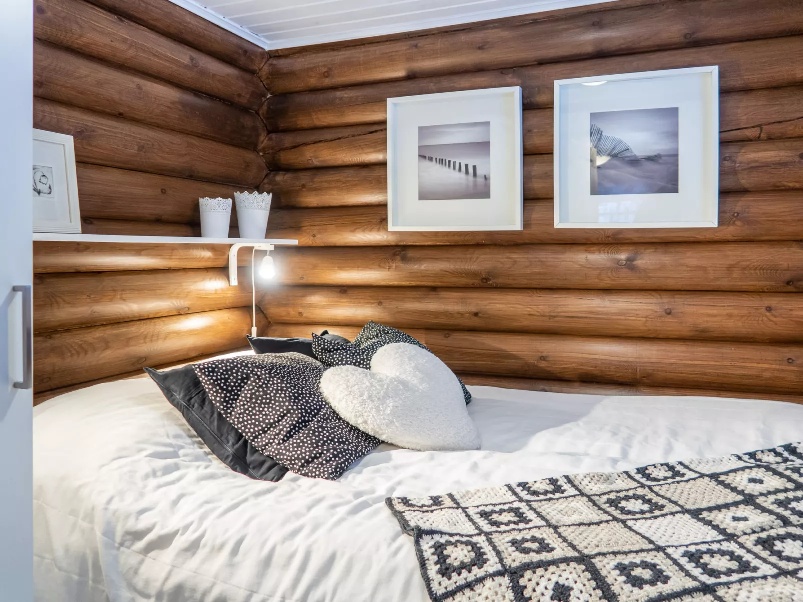 Linnanhelmi (ent. metsäpeura) - Binnen