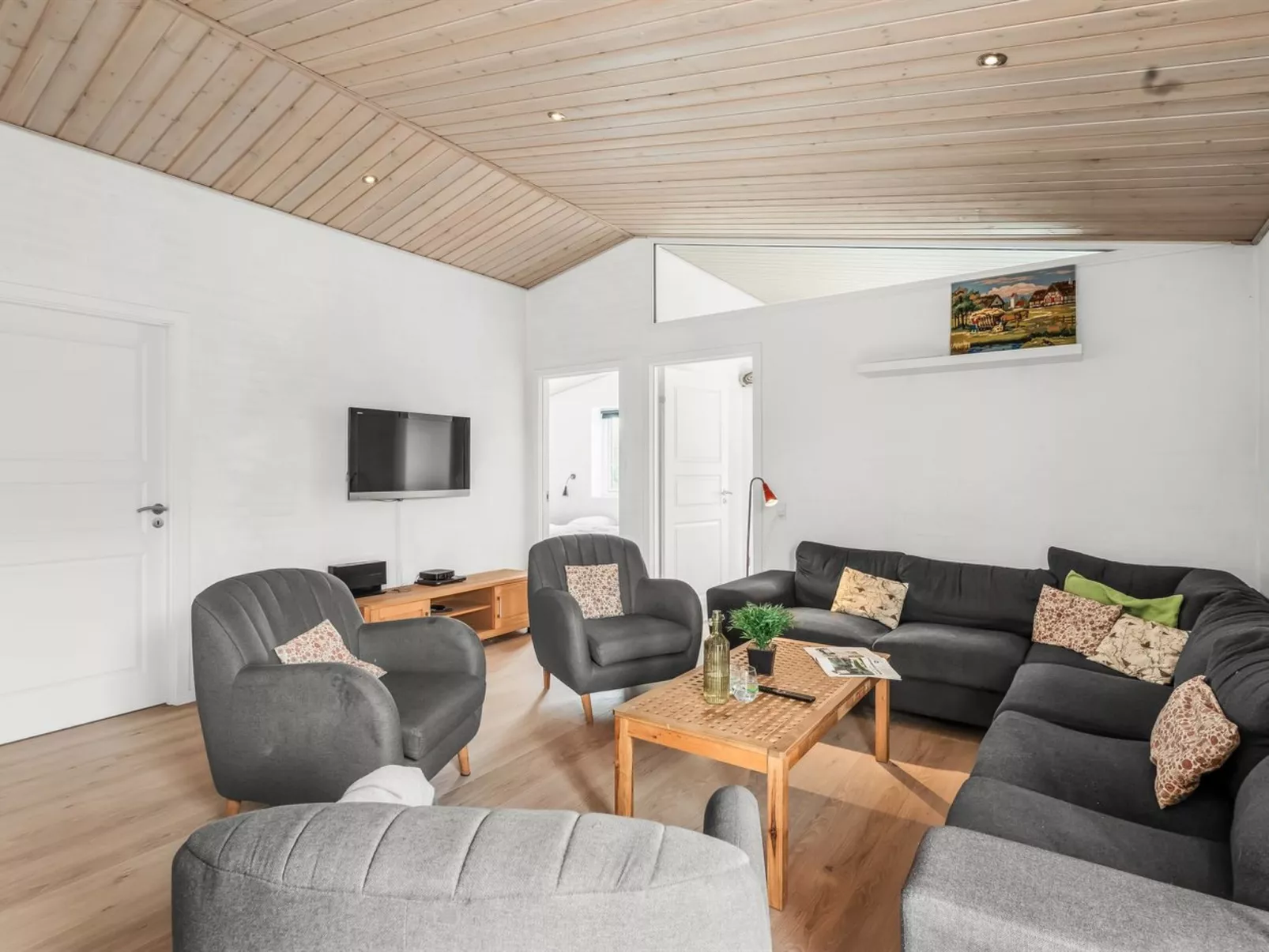 "Marjatta" - 3.2km from the sea - Binnen