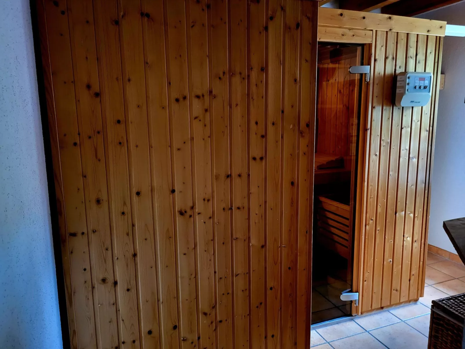 Wellnessparadies mit Sauna und Whirlpool - Image-tags.info