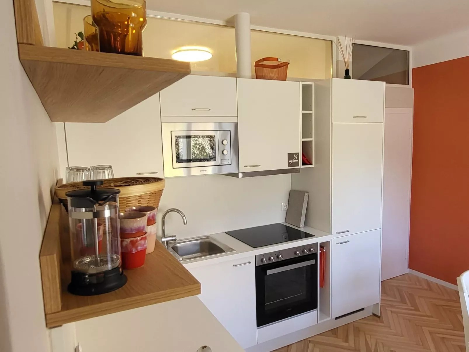 Orange Flat neben K-F-Universität, neu und gemütlich, mit Parkplatz - Image-tags.info