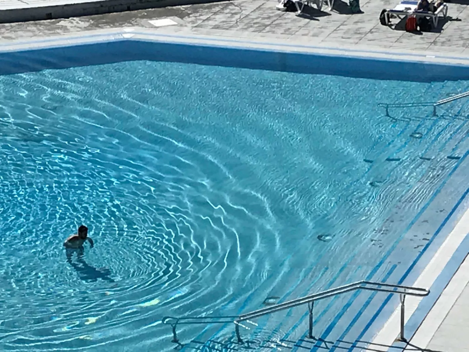 Mit Blick auf das Wasser - Image-tags.info