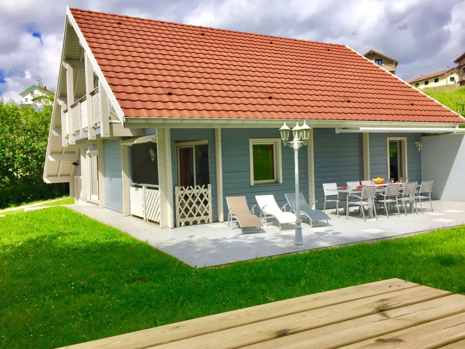 Chalet "Le Flocon Bleu" mit Blick auf das Wasser - Image-tags.info