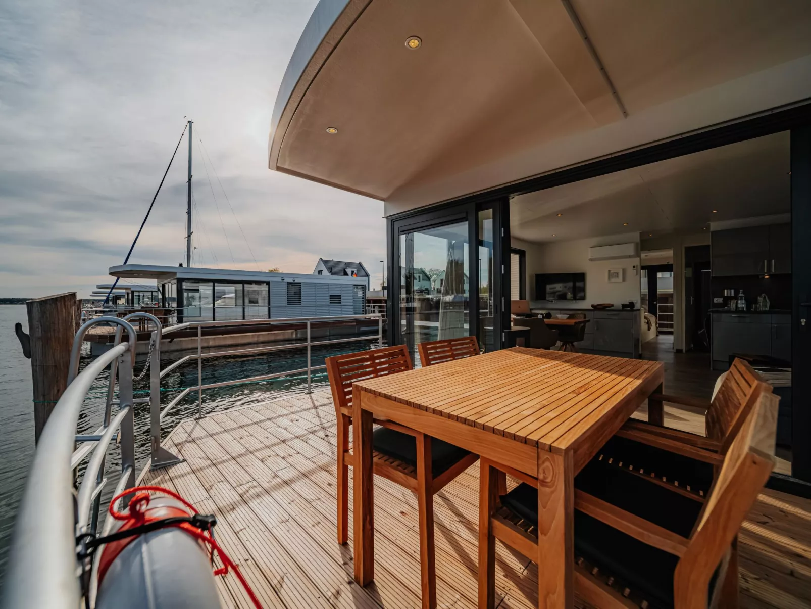 Sealoft auf der Ostsee Floatinghouse Trinity - Image-tags.info