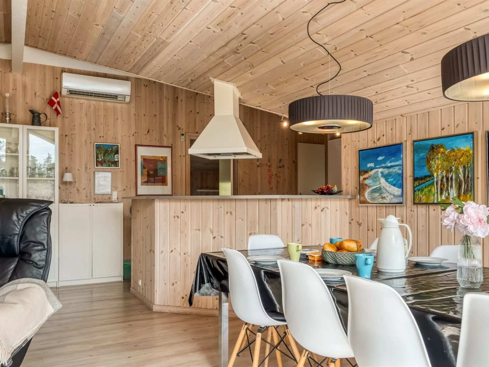 "Botwith" - 2.8km from the sea - Binnen