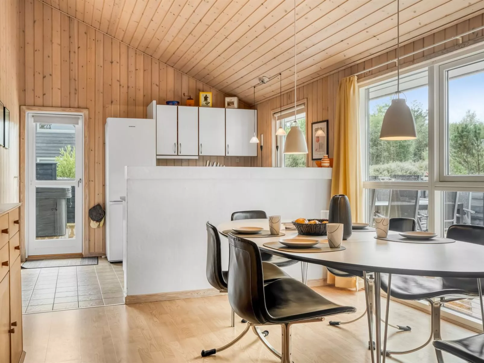 "Alisa" - 1.9km from the sea - Binnen