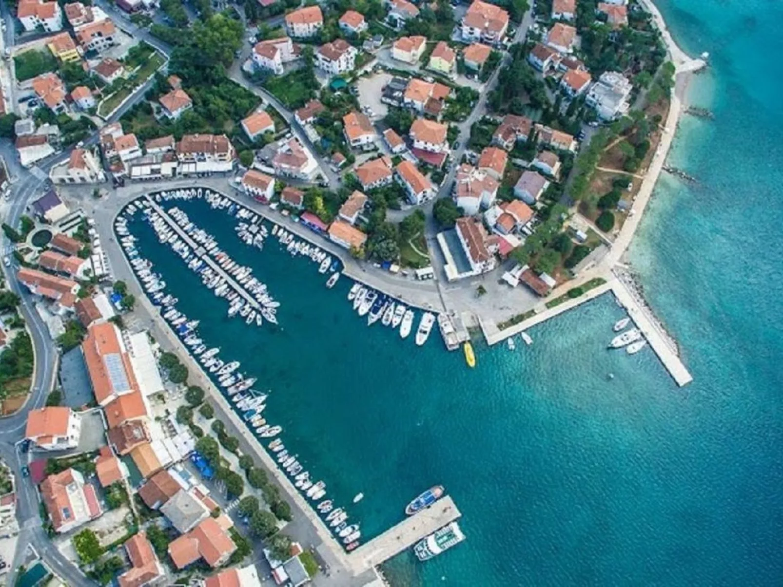 Villa Kamenica  im mediterranen Stil mit Innen- und Außenpool - Image-tags.info