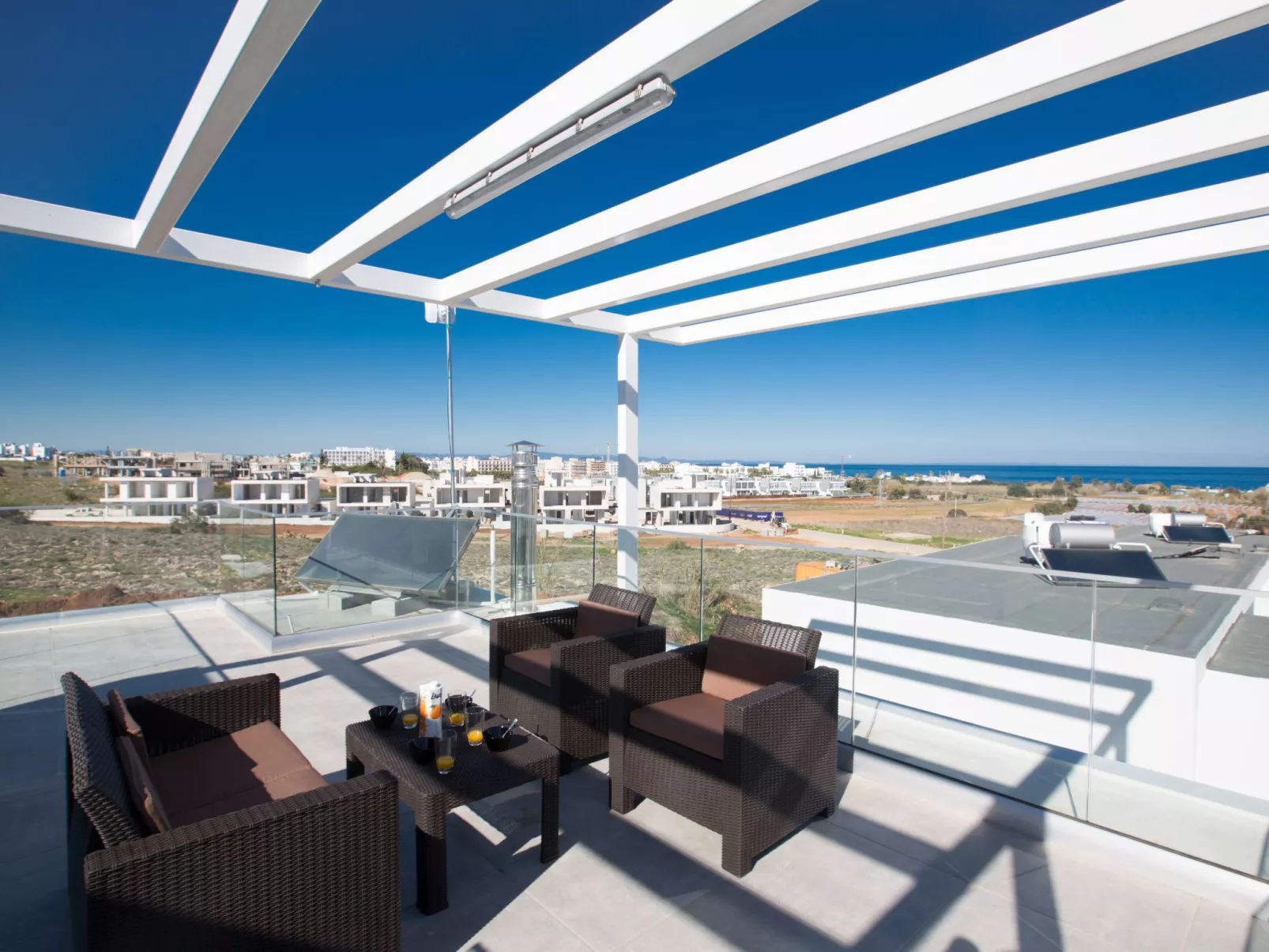 Protaras Olivine Villa mit Pool und einem Dachgarten - Image-tags.info