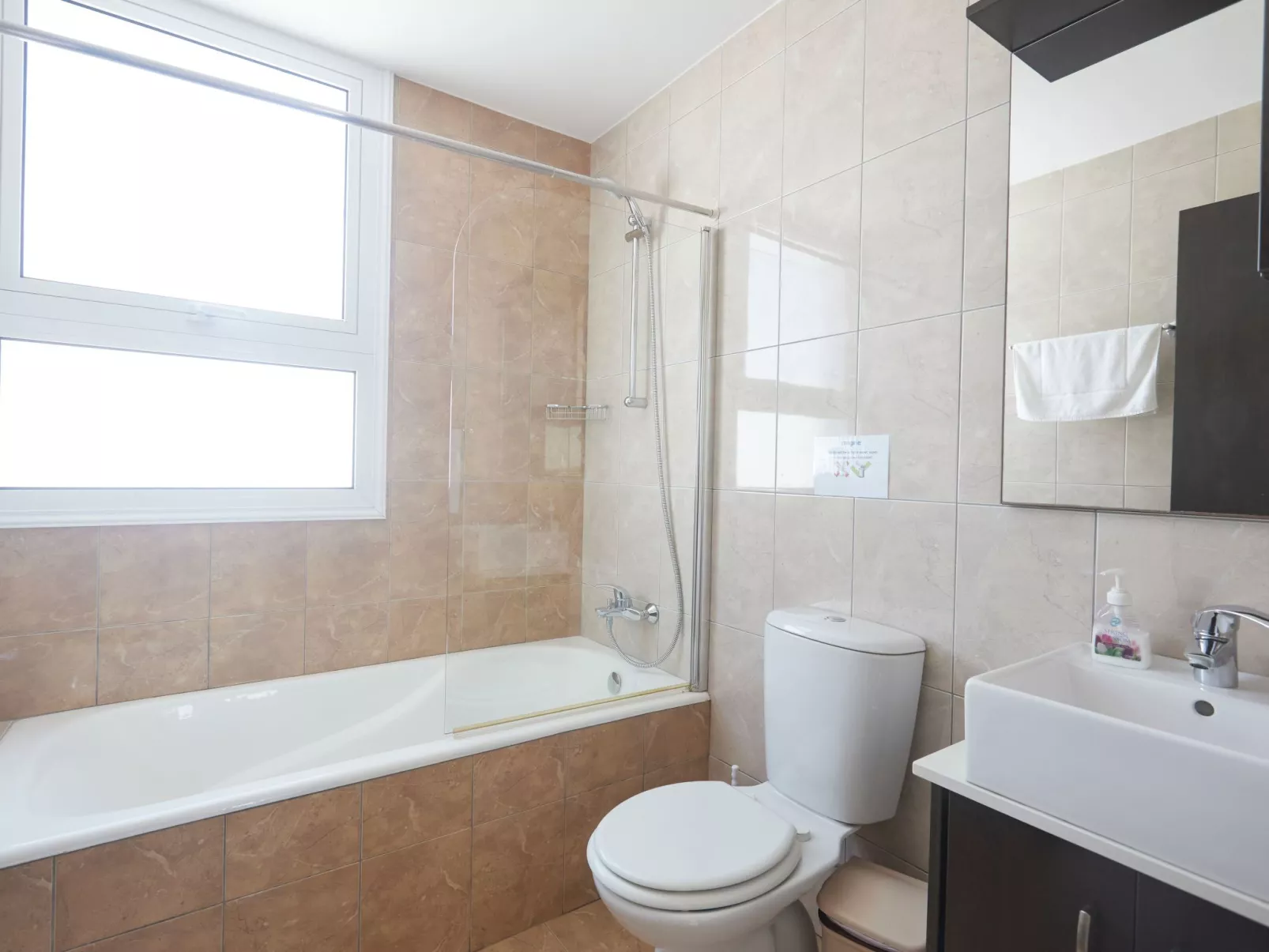 Villa Pearl PE17 in Paralimni mit privatem Parkplatz - Image-tags.info