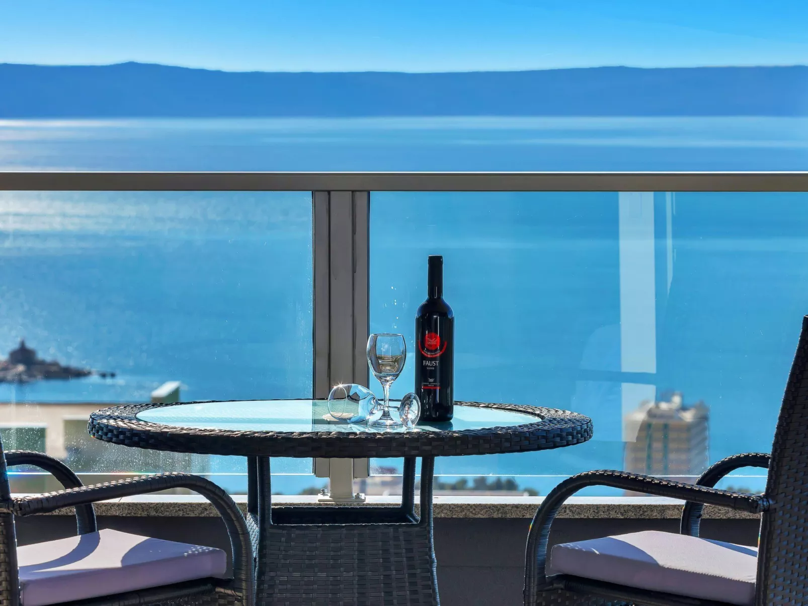 Villa Infinite mit Schwimmbad und Meerblick - Buiten