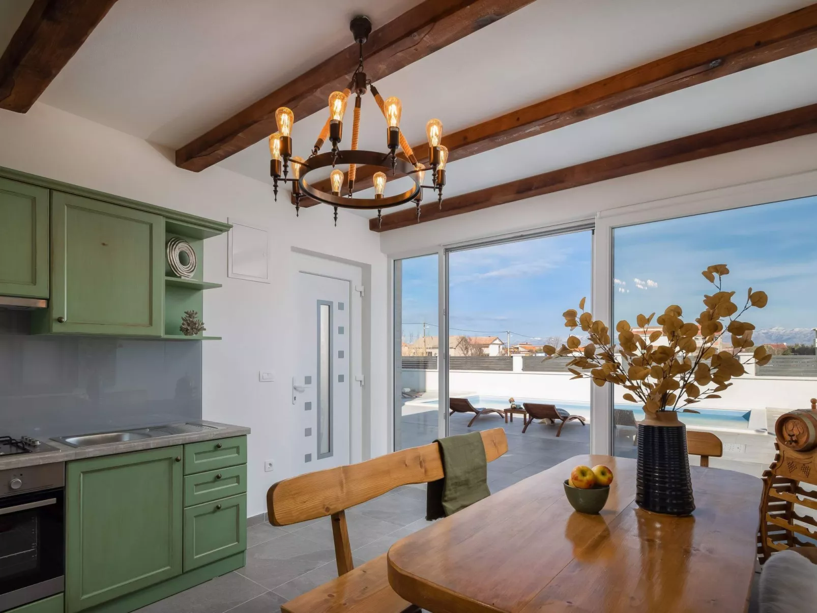 Villa in Strandnähe, Pool, Kinderspielplatz - Image-tags.info