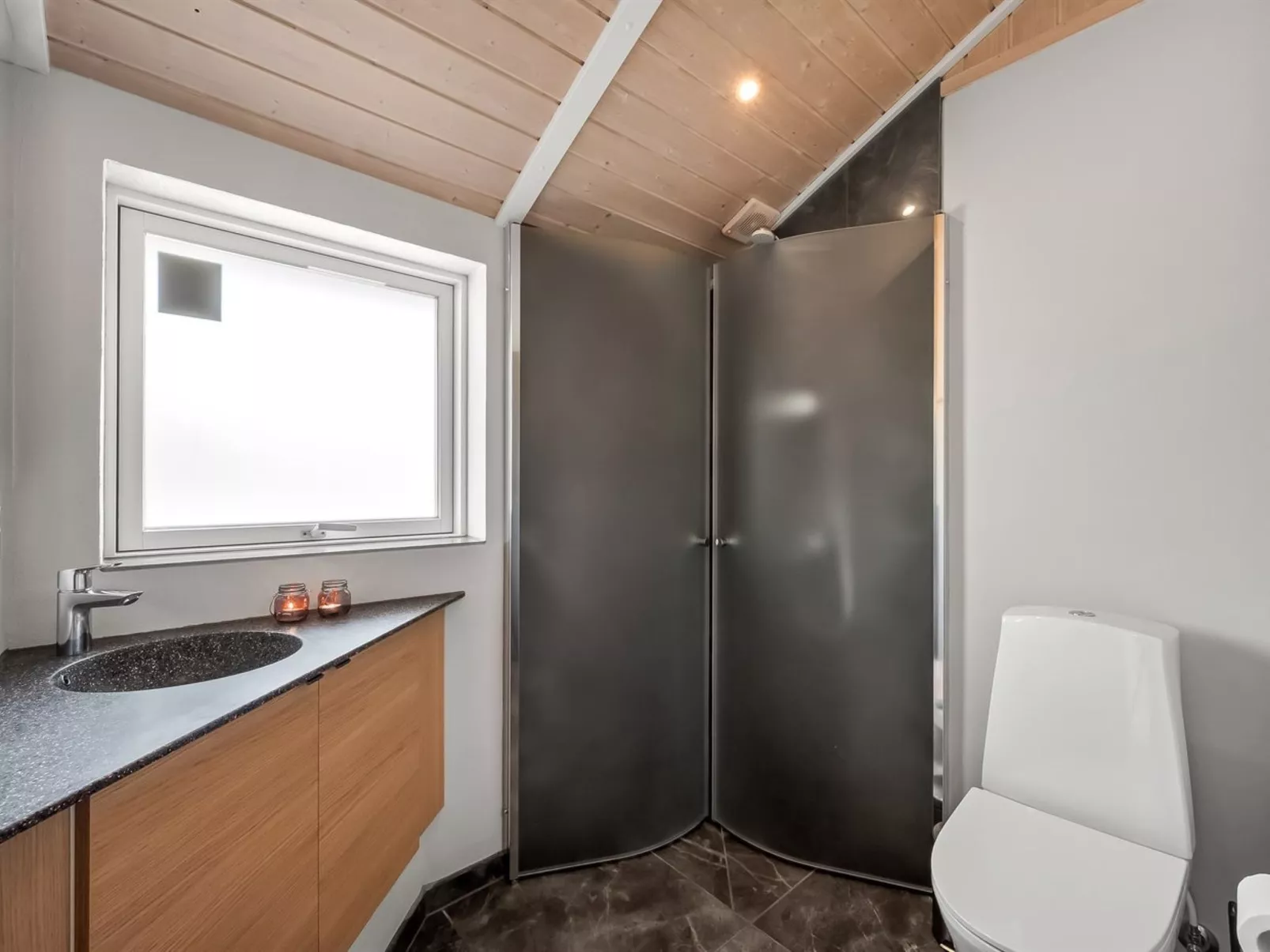 "Arine" - 700m to the fjord - Binnen