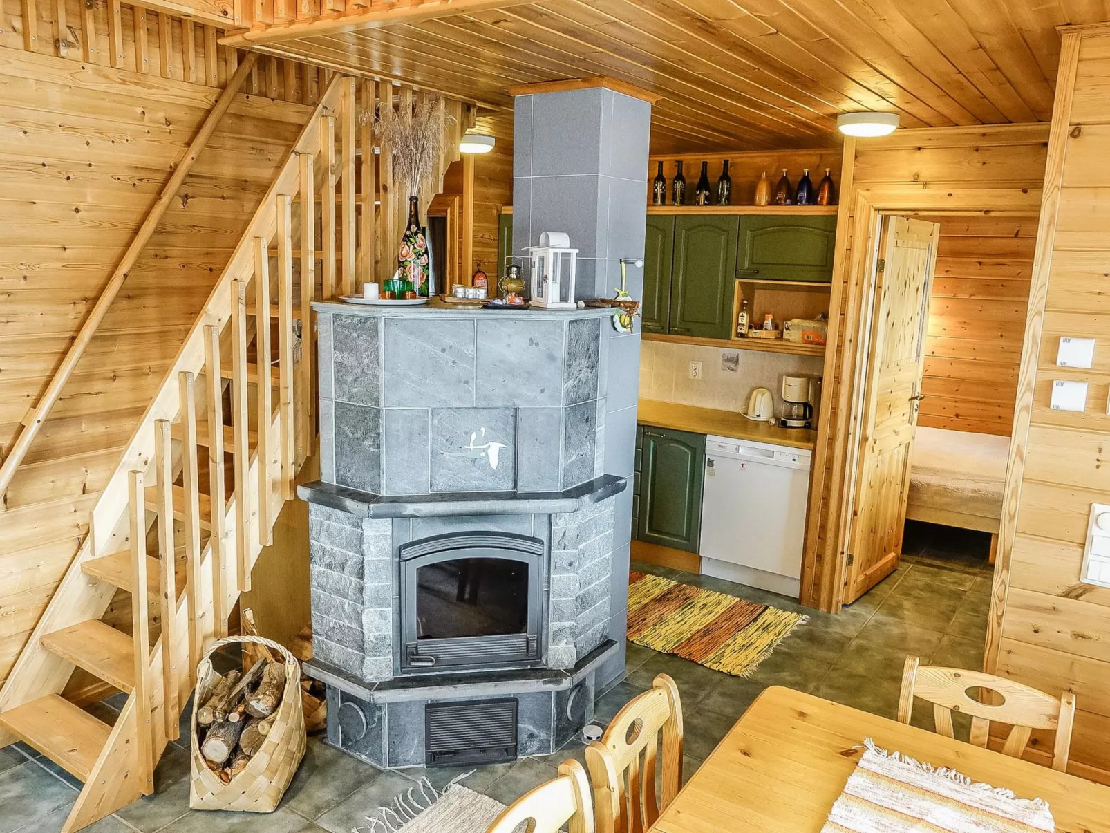 Luongasloma 2 - Binnen