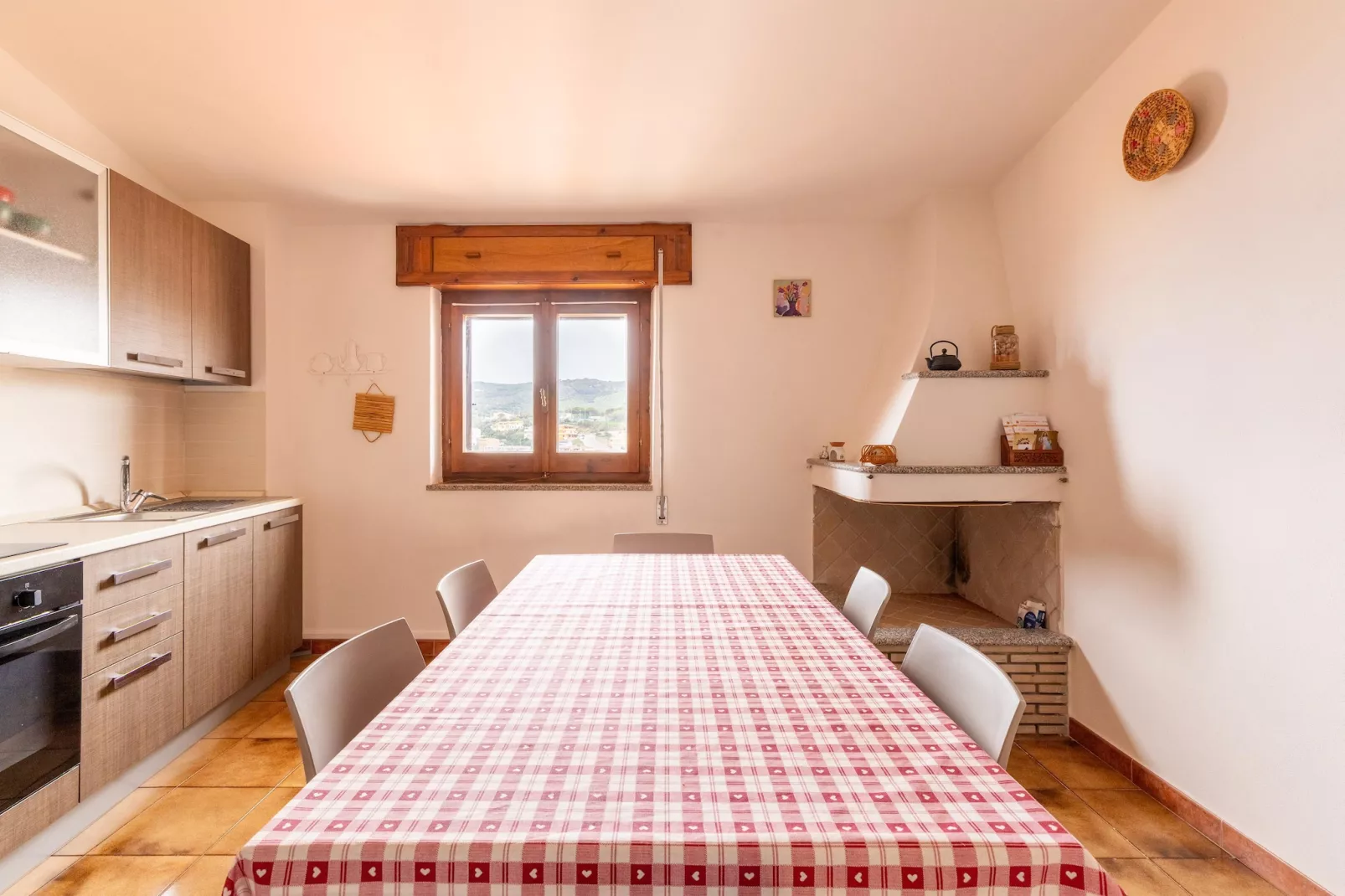 QUADRILOCALE CASTELSARDO CENTRO-Eetkamer