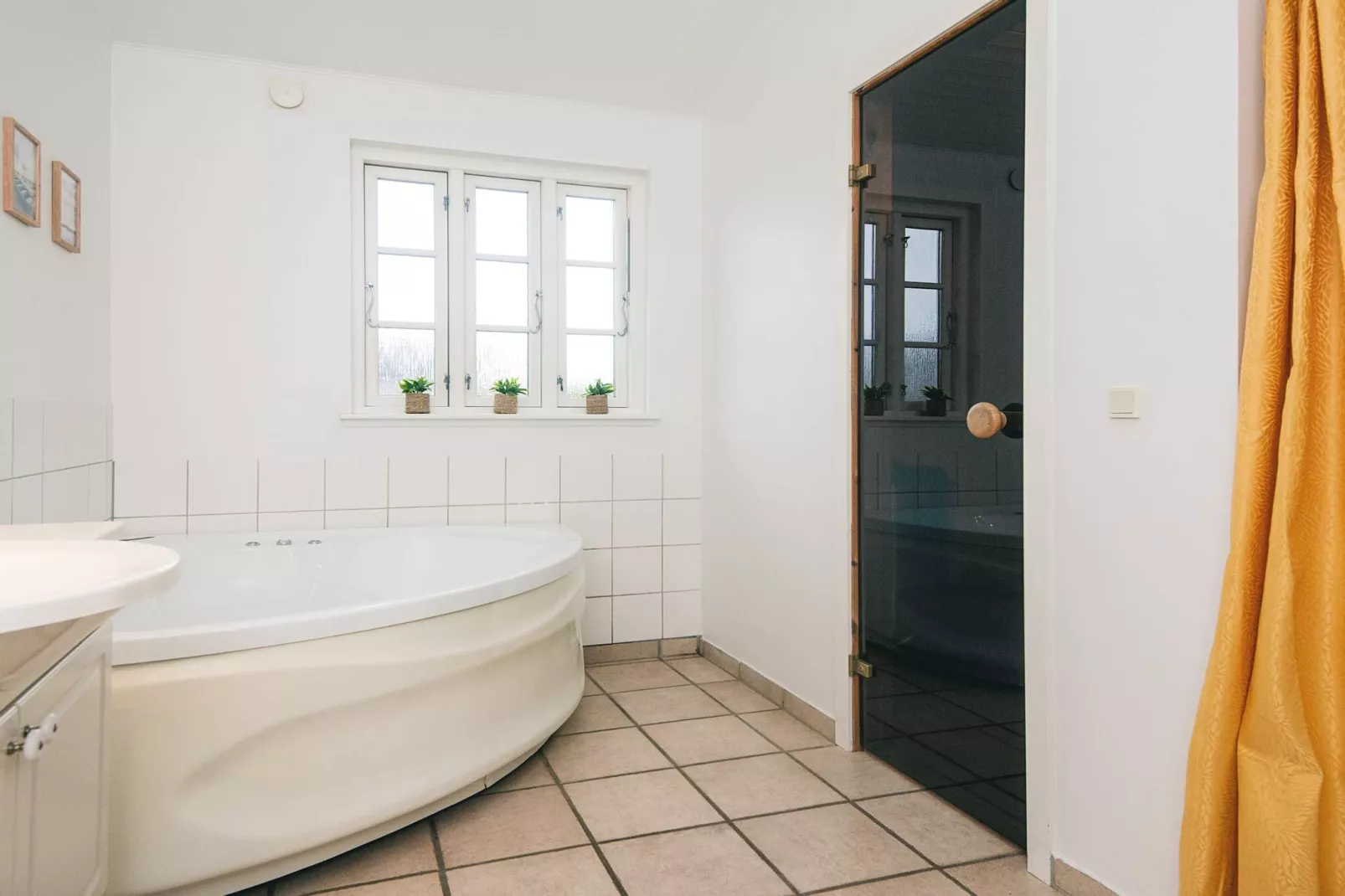 LØJT FERIECENTER-Binnen