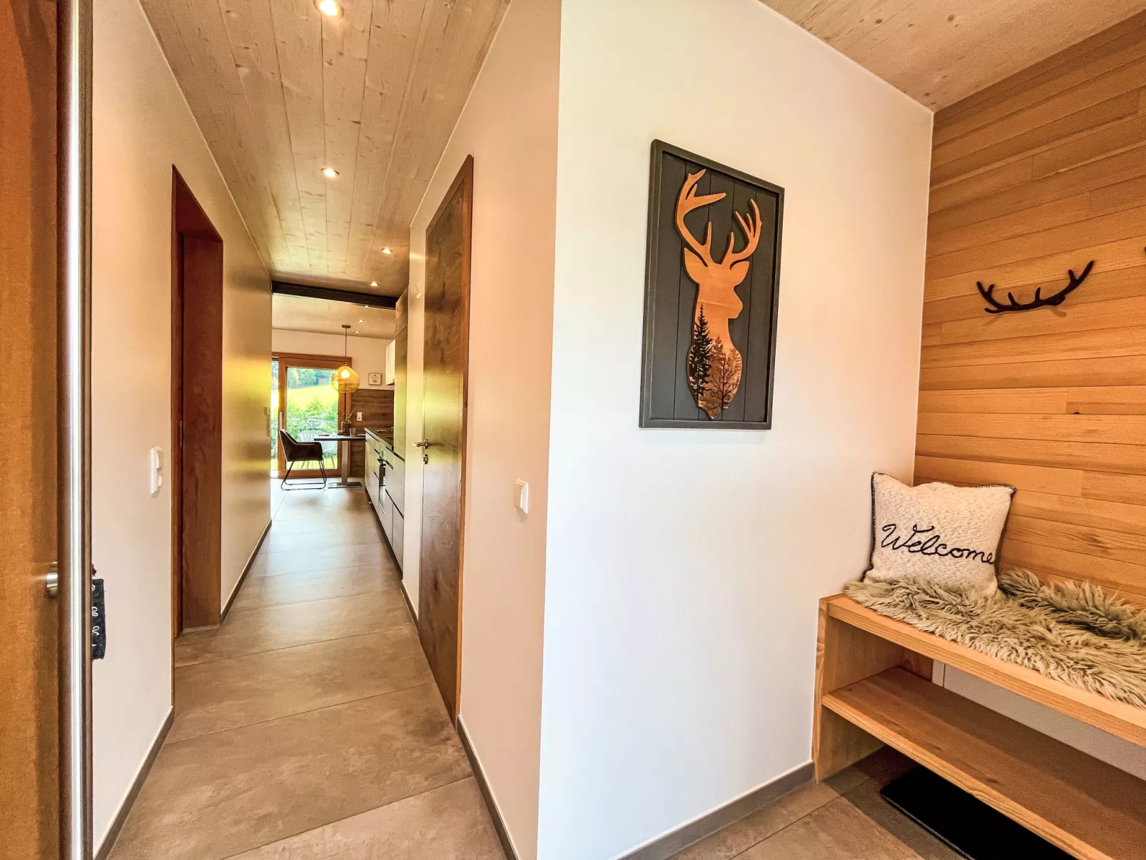 Kinast (HFT201)-Binnen