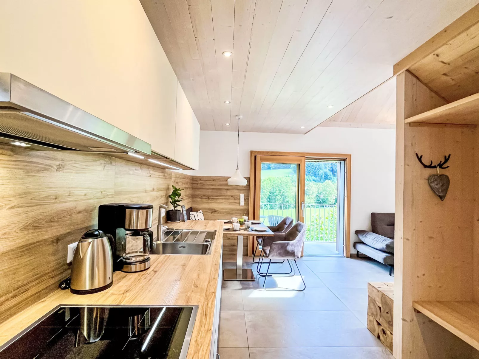 Kinast (HFT202)-Binnen