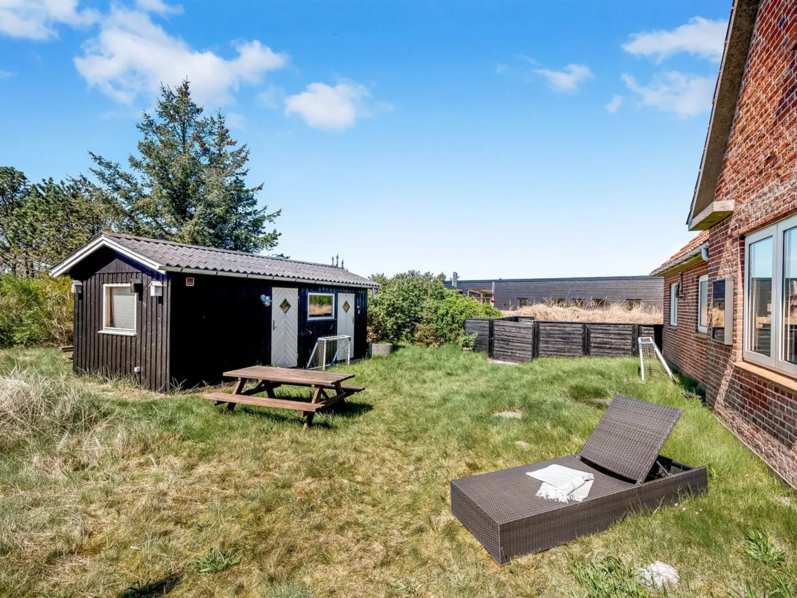 "Vappu" - 400m to the fjord-Buiten