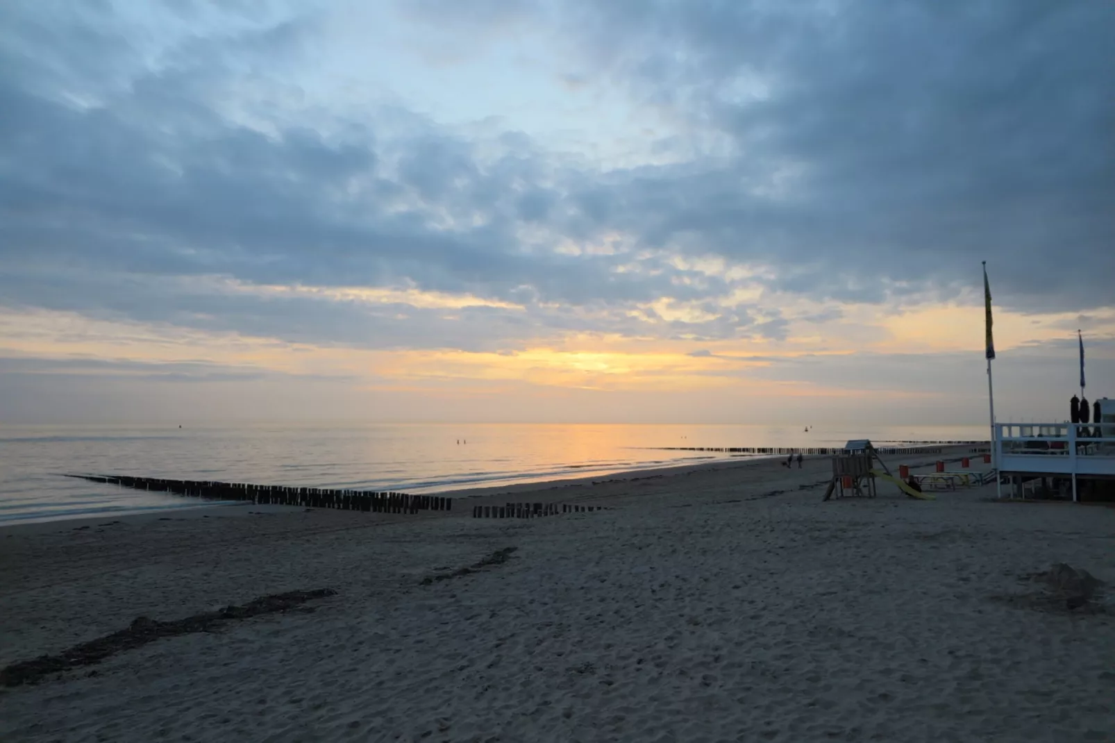Slaapstrandhuisje - Strand dishoek 60 - Uitzicht zomer