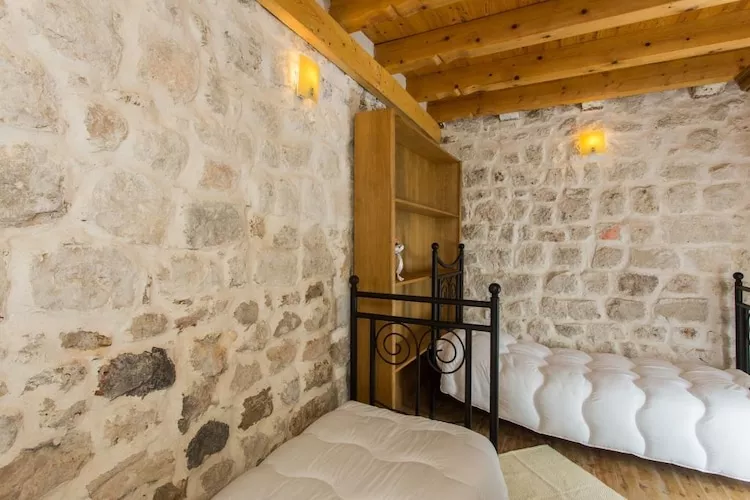 Apartment Le Galion- Two Bedroom Apartment with Partial Sea View-Slaapkamer