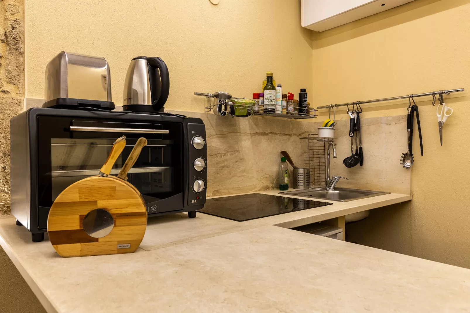 MONOLOCALE BURAGNA-Keuken