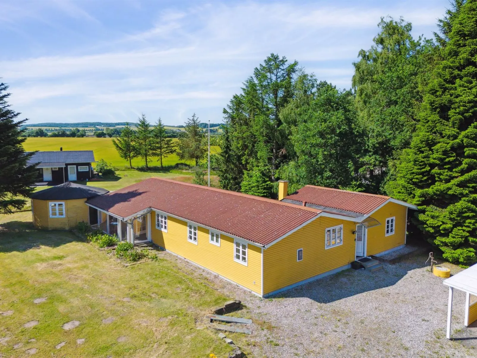 "Senija" - 6.5km from the sea-Buiten