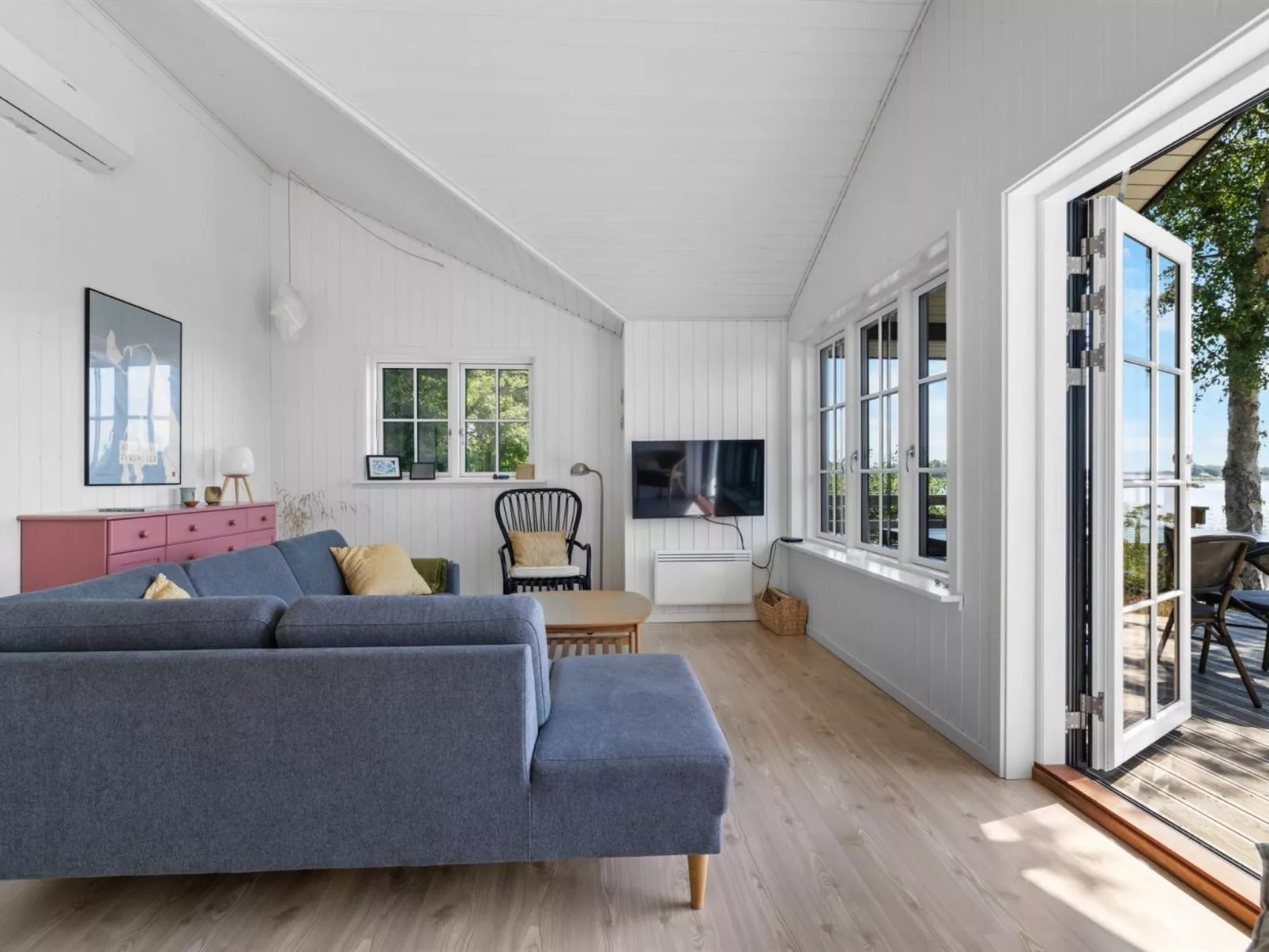 "Edvardsine" - 40m from the sea-Binnen