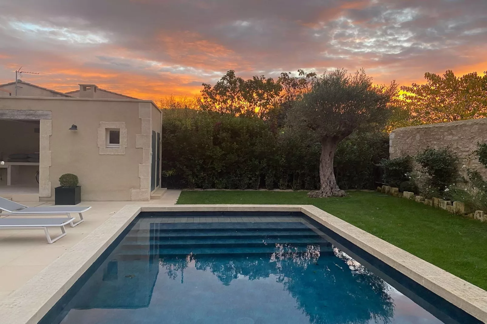 Le Mas Sorella – Votre Évasion Provençale au Cœur des Alpilles-Zwembad