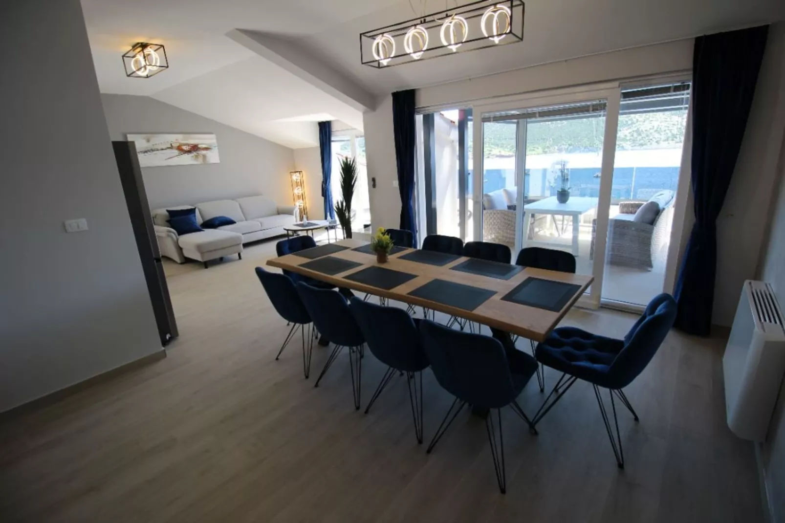 Penthouse - Typ 6plus2-Eetkamer