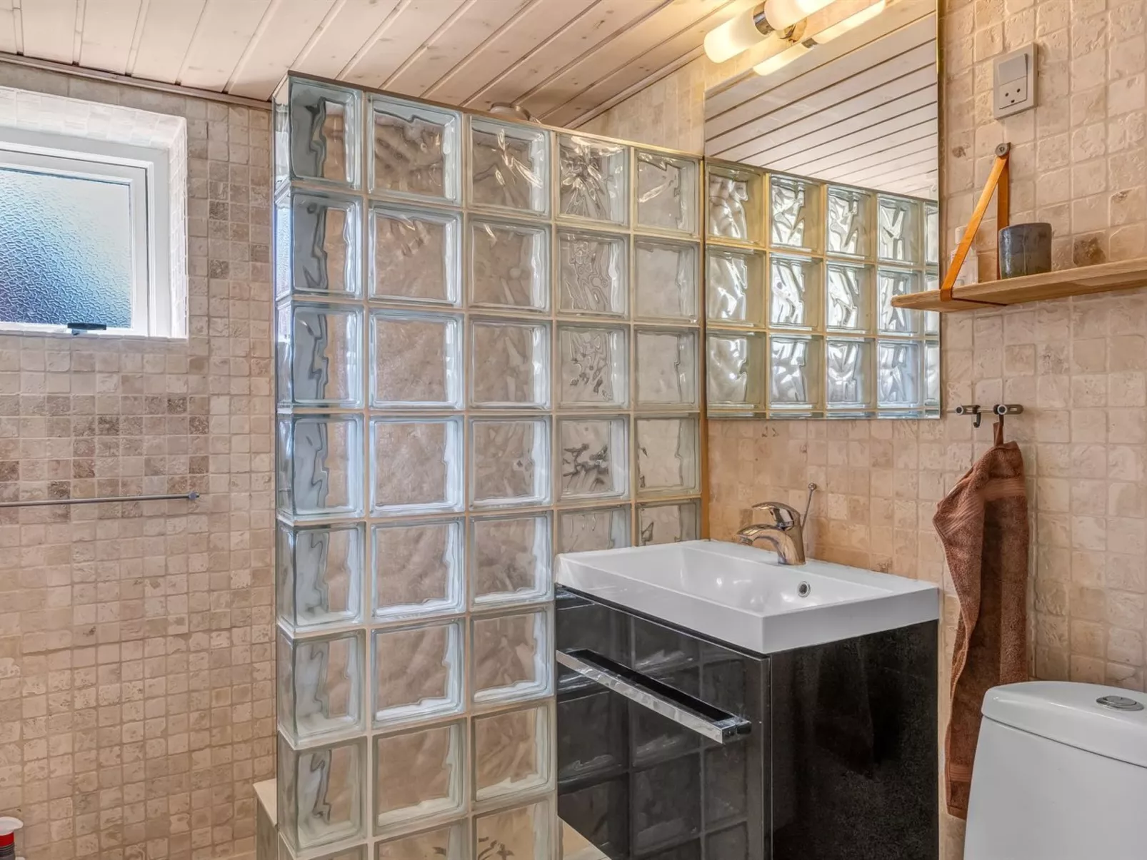 "Spase" - 23km from the sea - Binnen