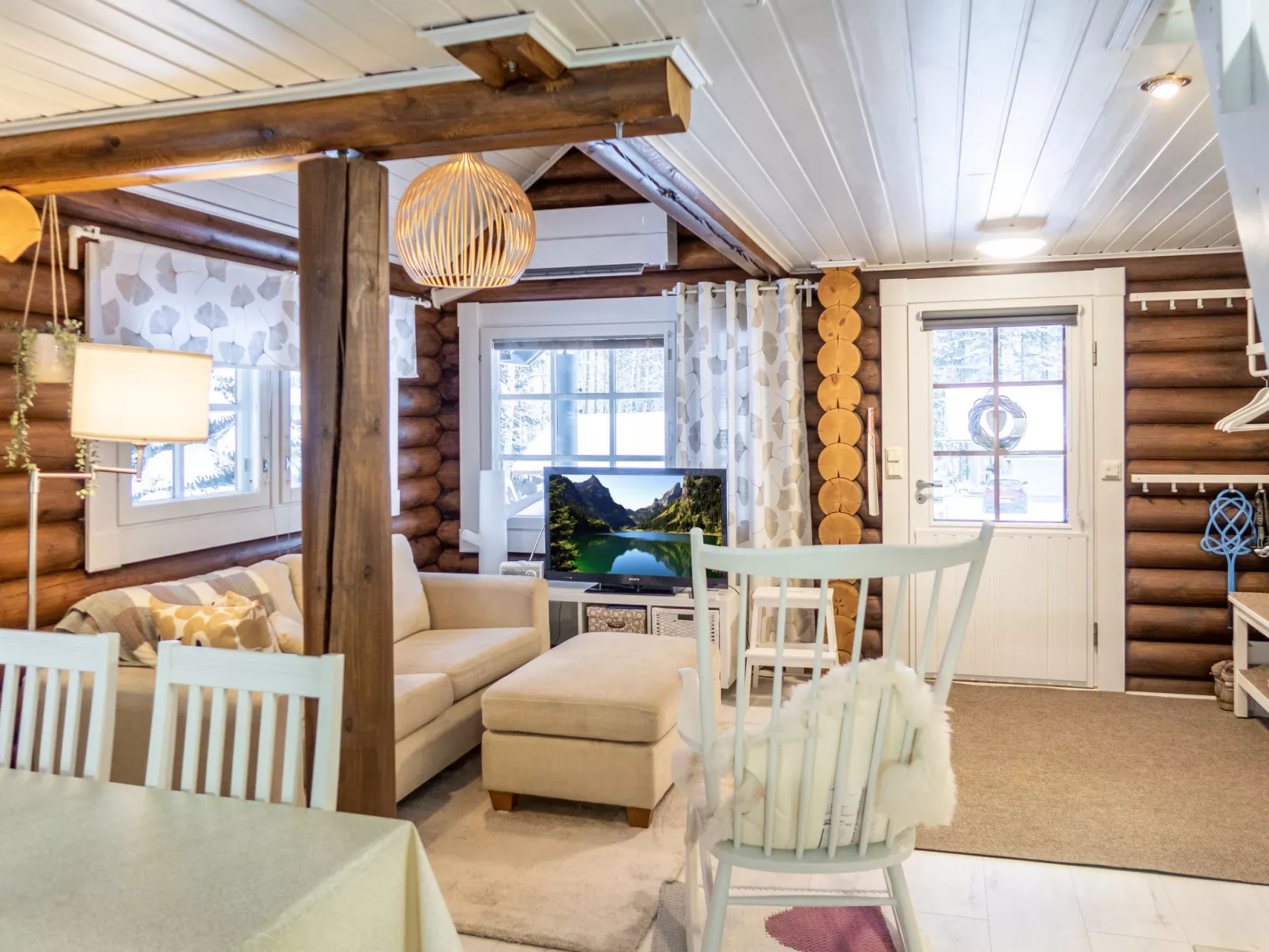 Linnanhelmi (ent. metsäpeura) - Binnen