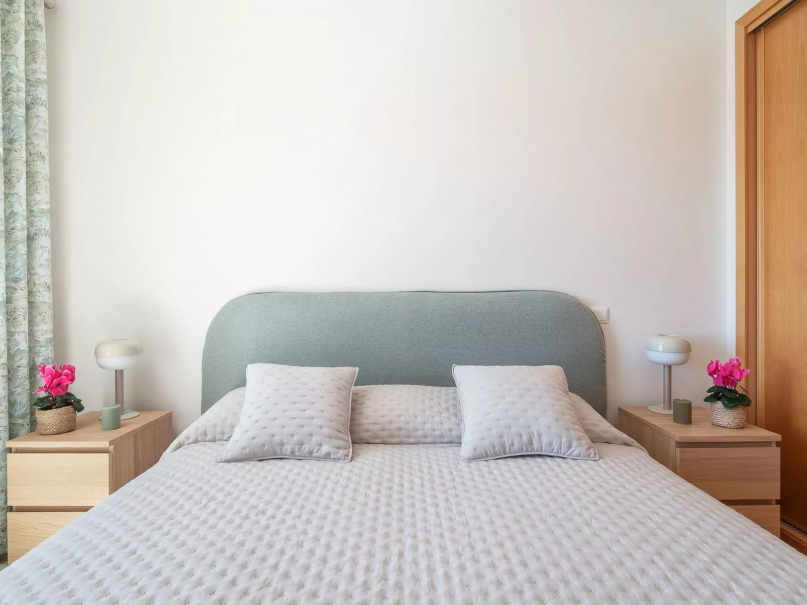 "Elena 2" mit Blick auf das Wasser - Image-tags.info