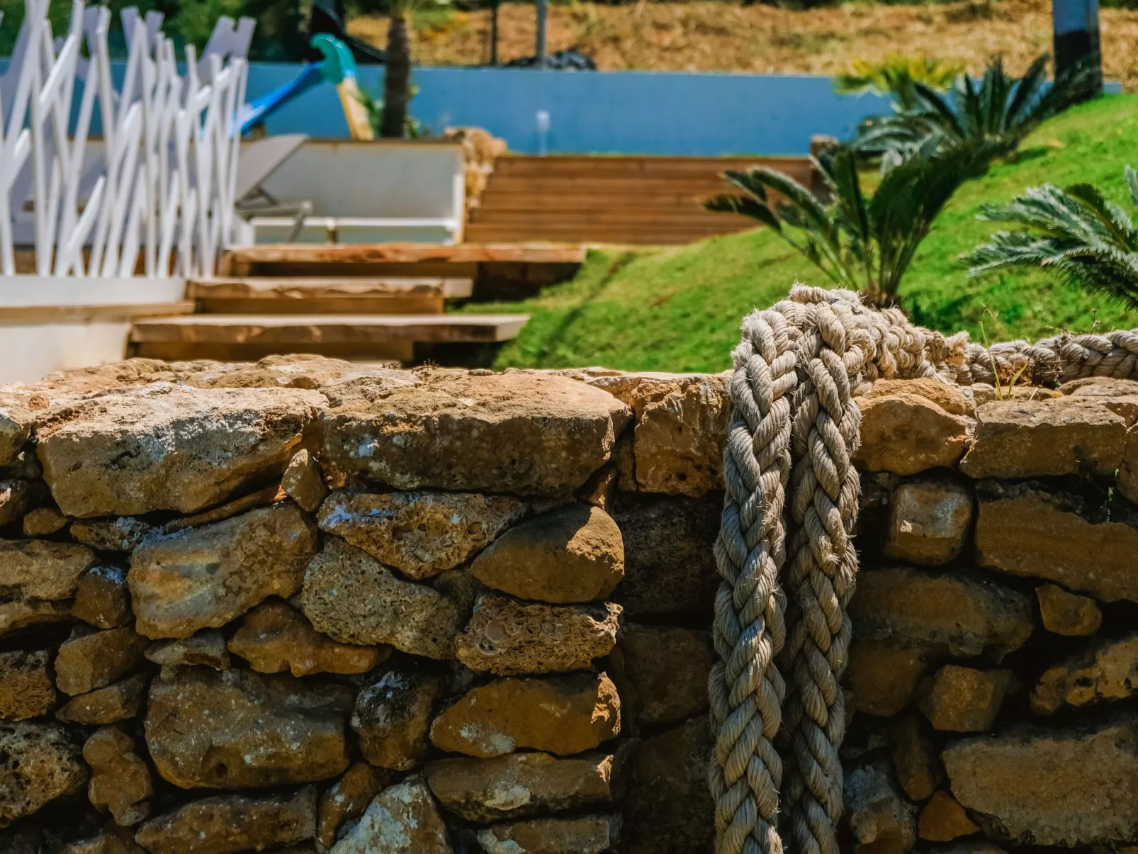 Lila Wohnung mit Schwimmbad und Meerblick - Image-tags.info