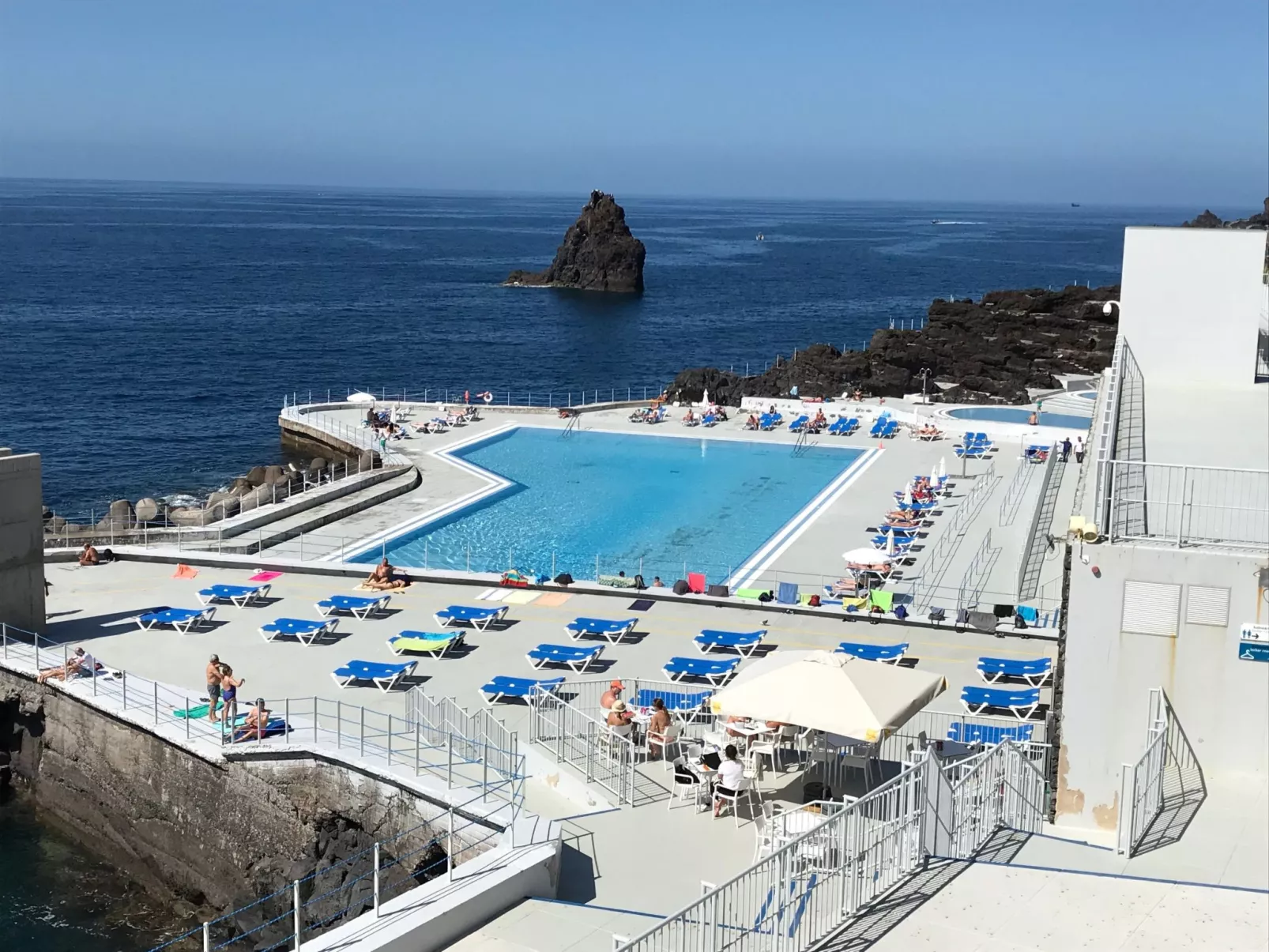 Mit Blick auf das Wasser - Image-tags.info