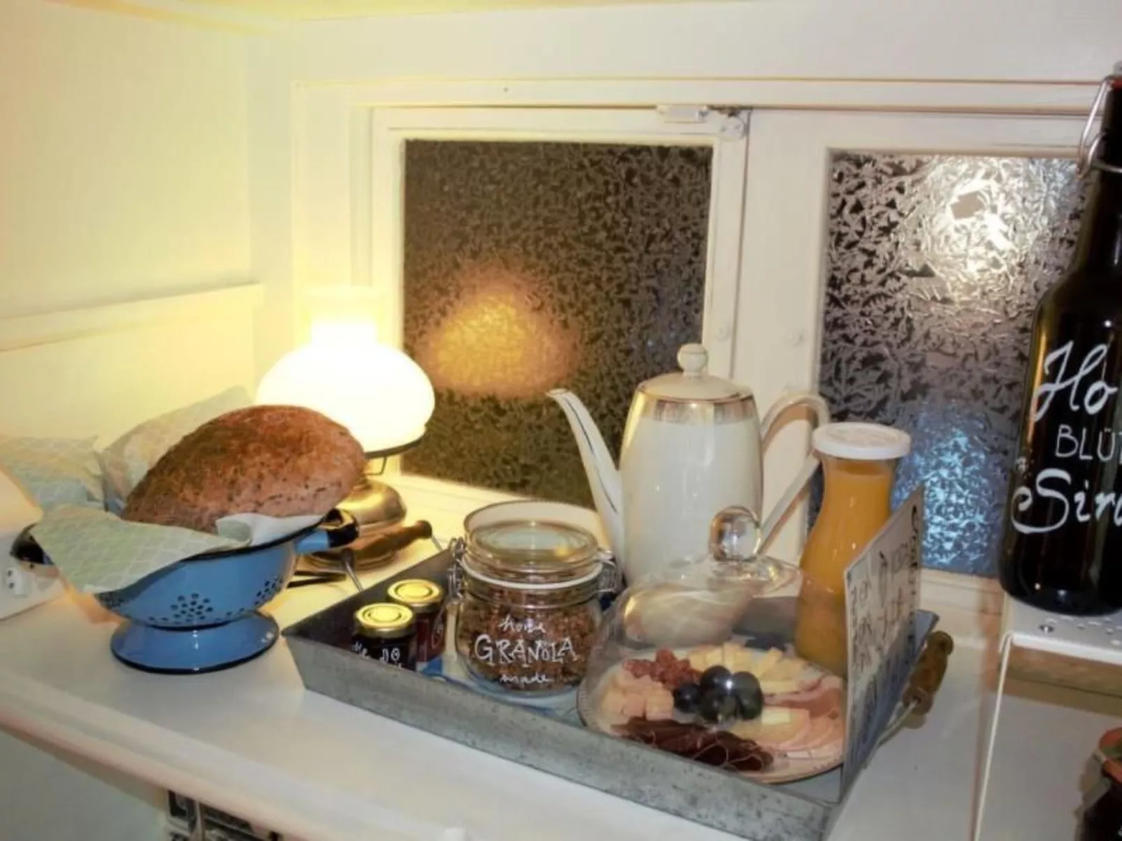 Verschlafen... in sanfte Hügel eingebettet. - Image-tags.info