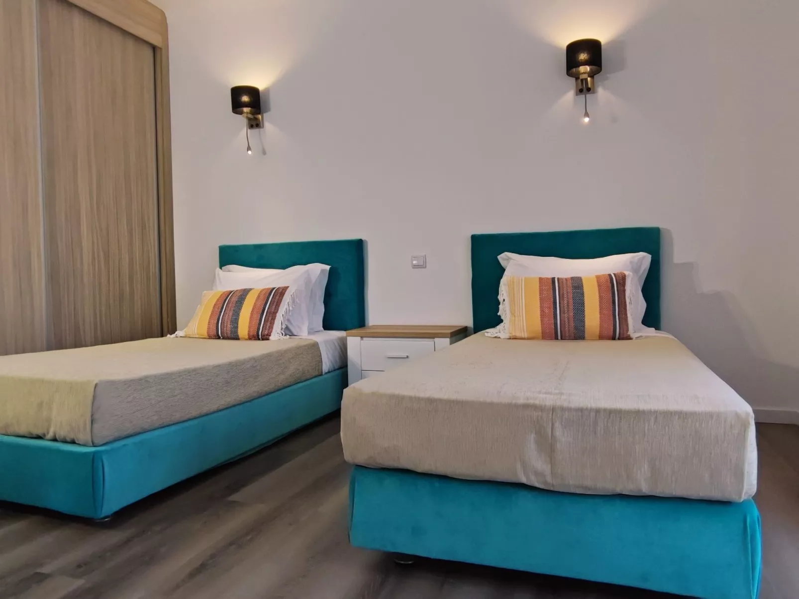 Villa mit 6 Schlafzimmern, Familie, Gruppen, Strand, Pool, Garten - Image-tags.info