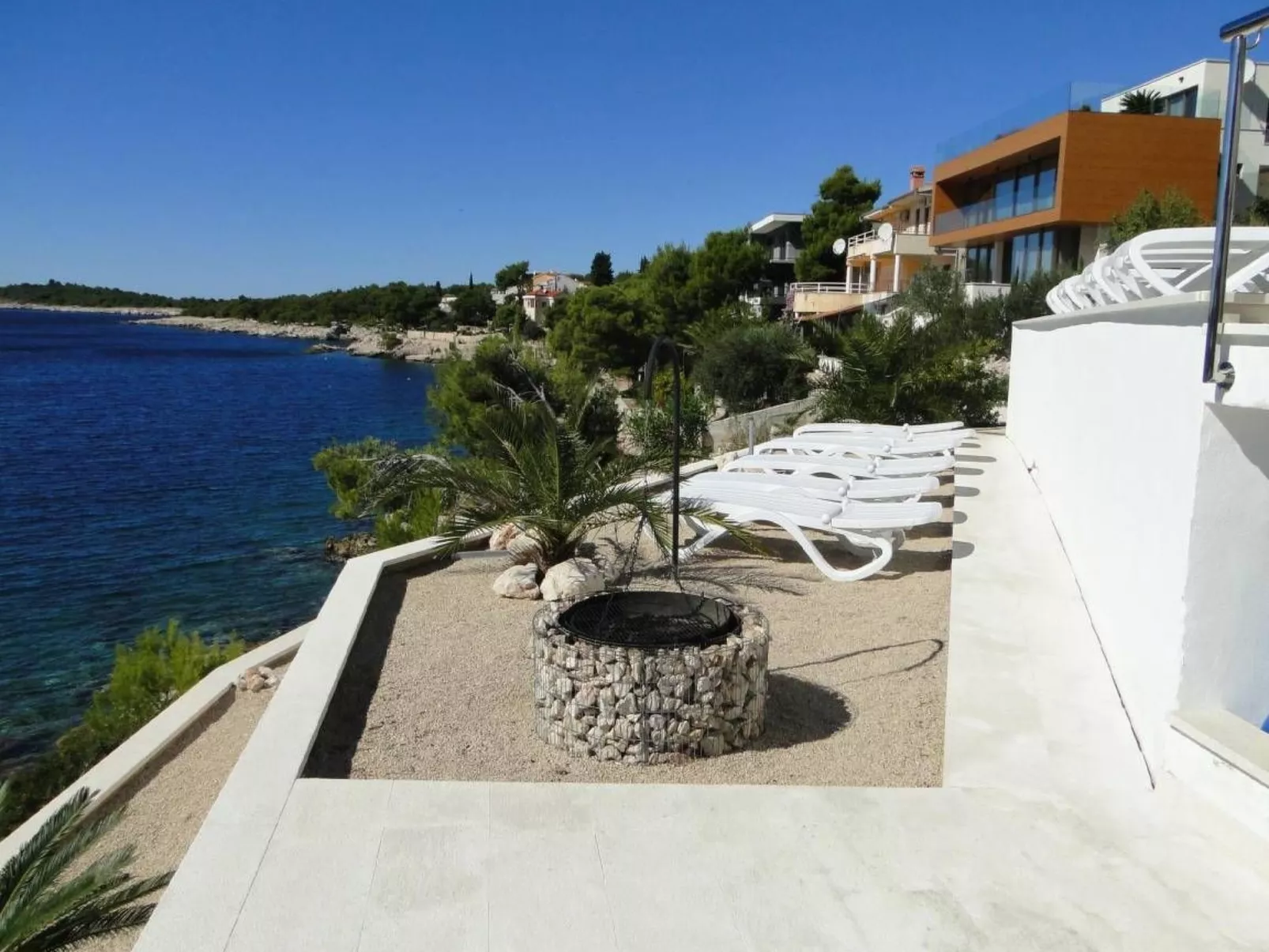 "Perla 3" mit Blick auf das Wasser - Image-tags.info