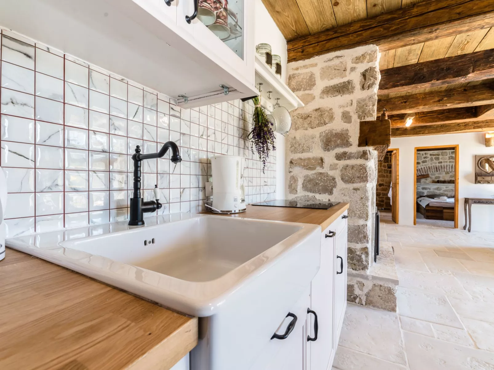 "Lipa" mit Schwimmbad - Image-tags.info