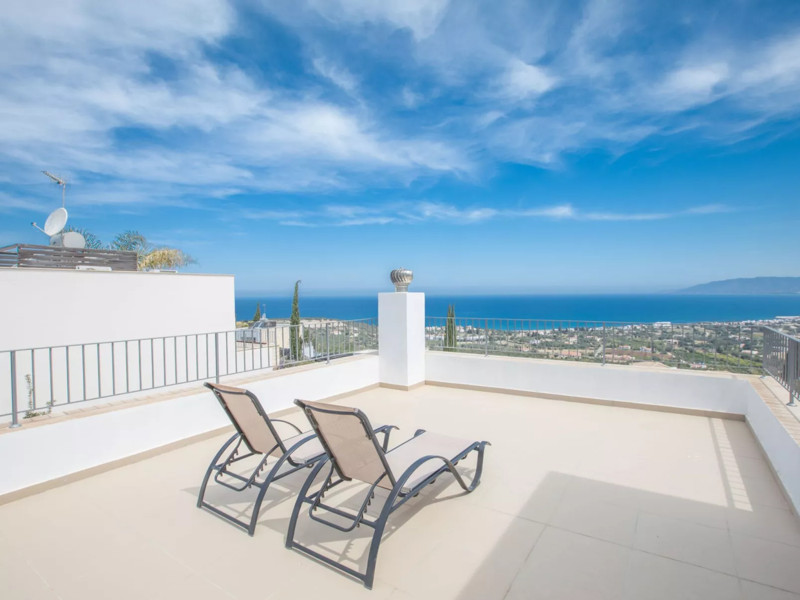 Villa mit Panoramablick auf das Meer von Latchi - Image-tags.info