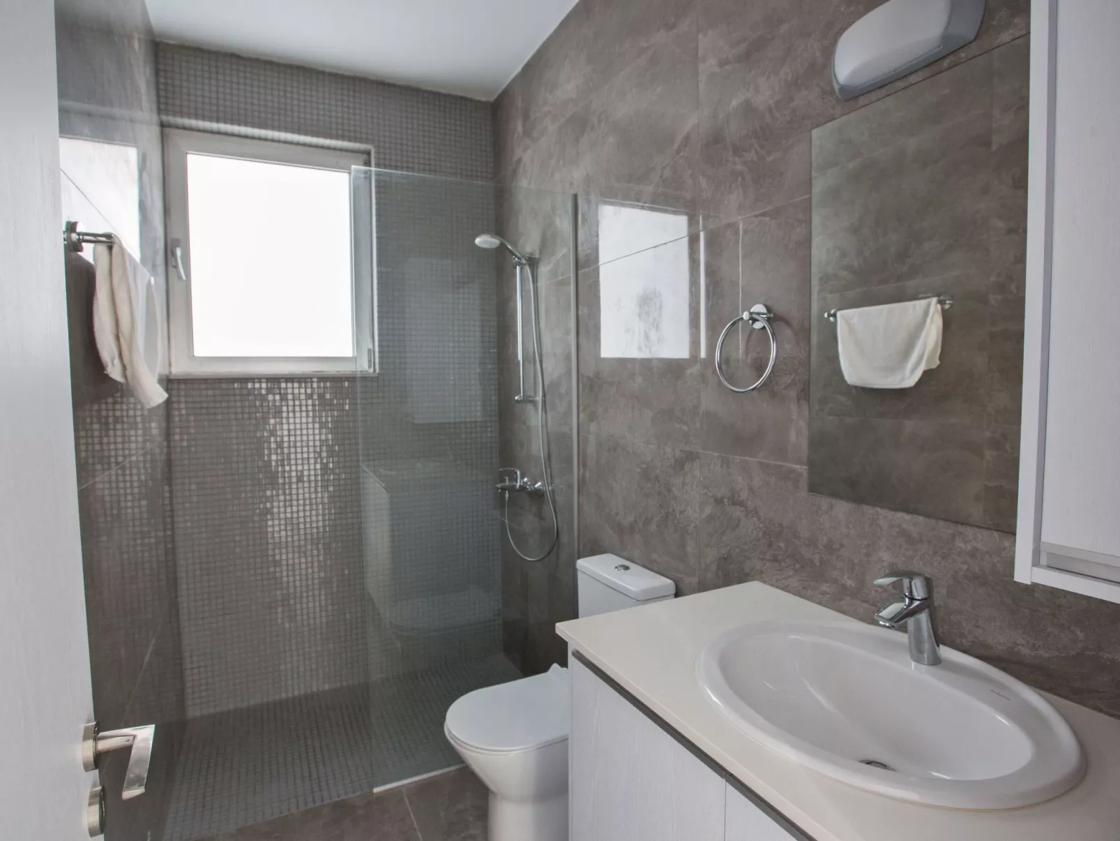 2-Schlafzimmer-Villa mit Pool, Dachgarten, Meerblick - Image-tags.info