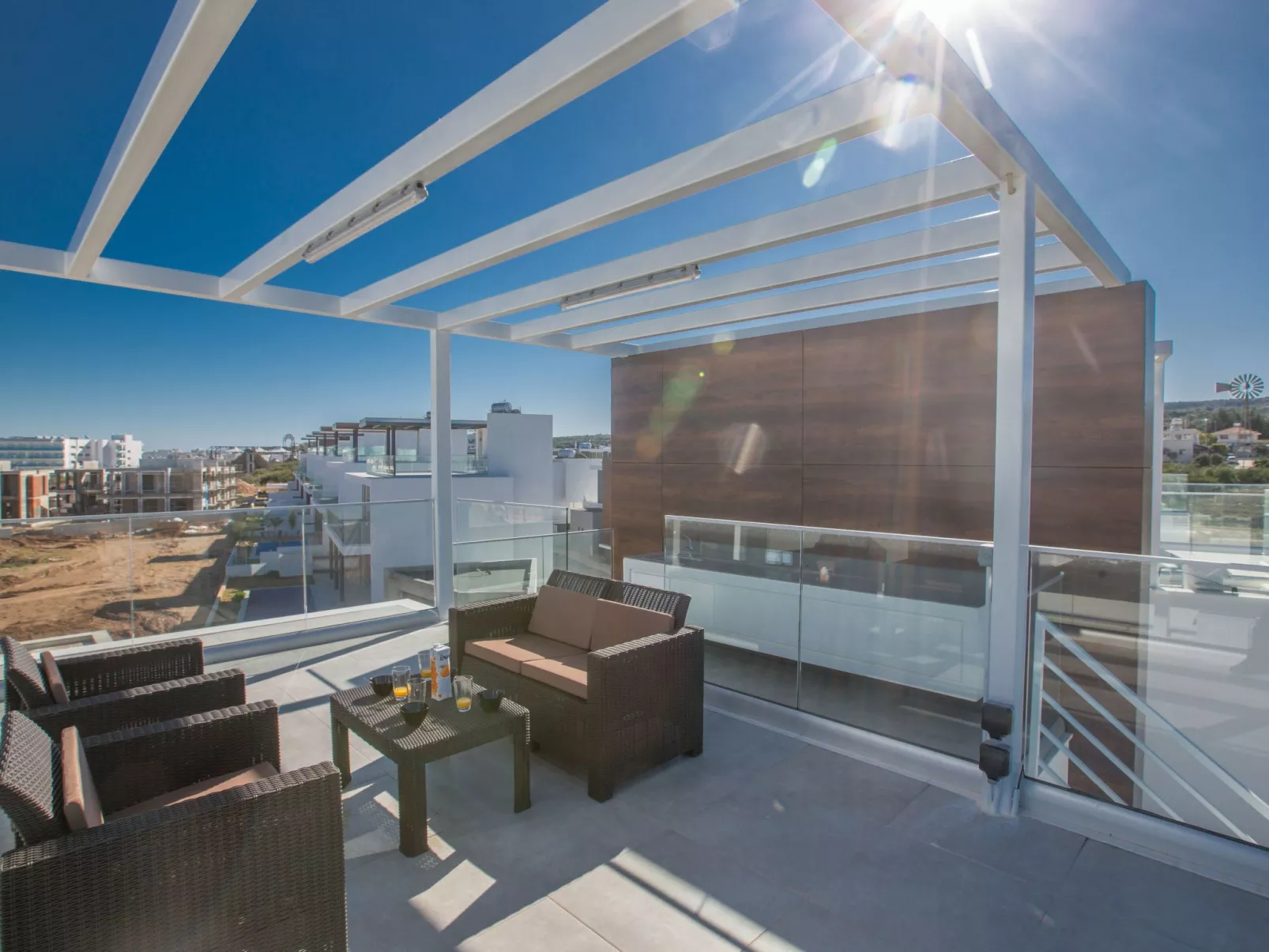 Protaras Olivine Villa mit Pool und einem Dachgarten - Image-tags.info