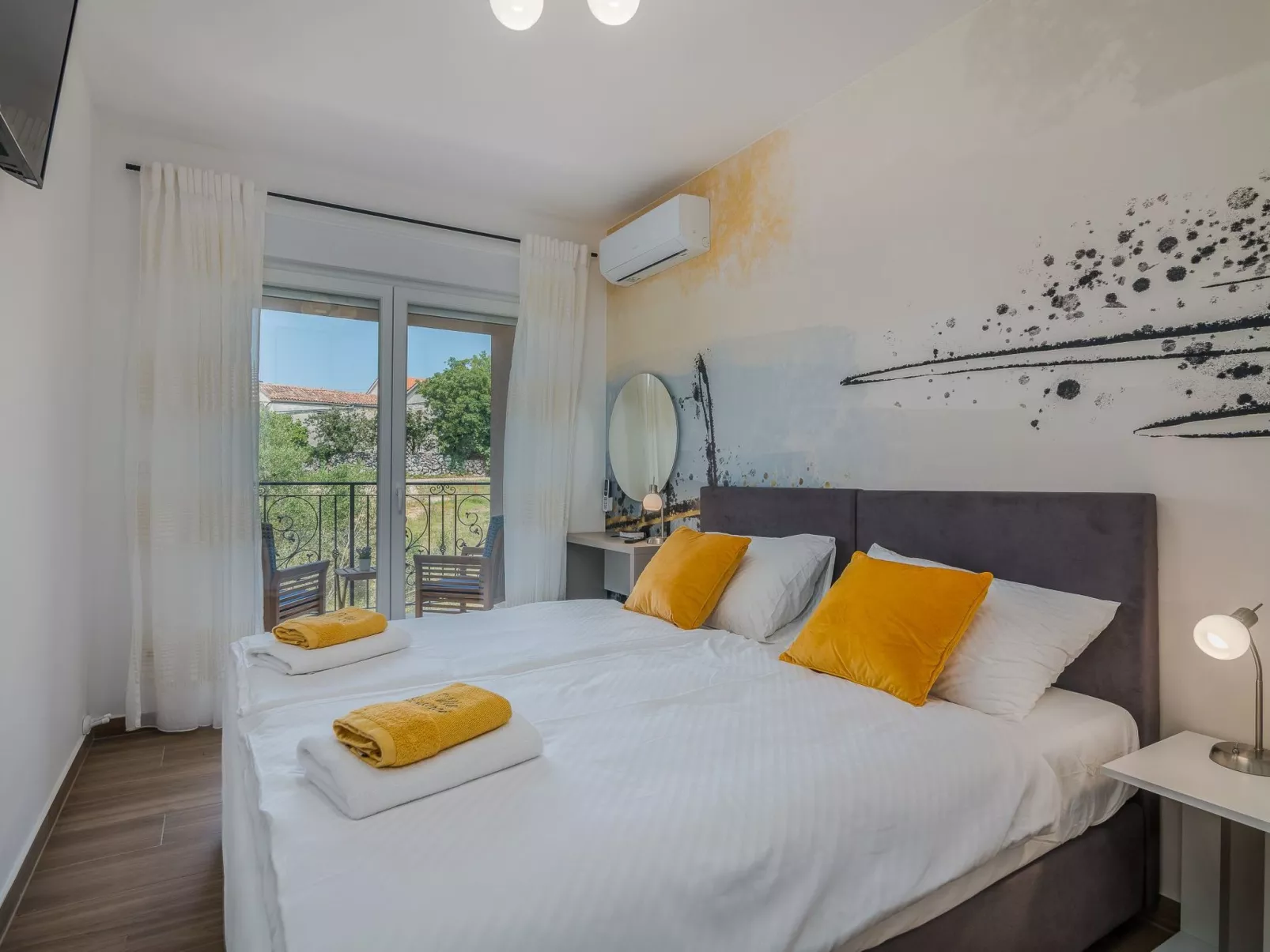 Luxuriöse Villa mit Salzwasserpool in einer ruhigen Gegend - Image-tags.info