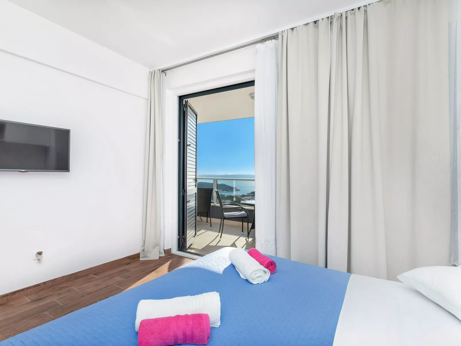 Villa Infinite mit Schwimmbad und Meerblick - Binnen