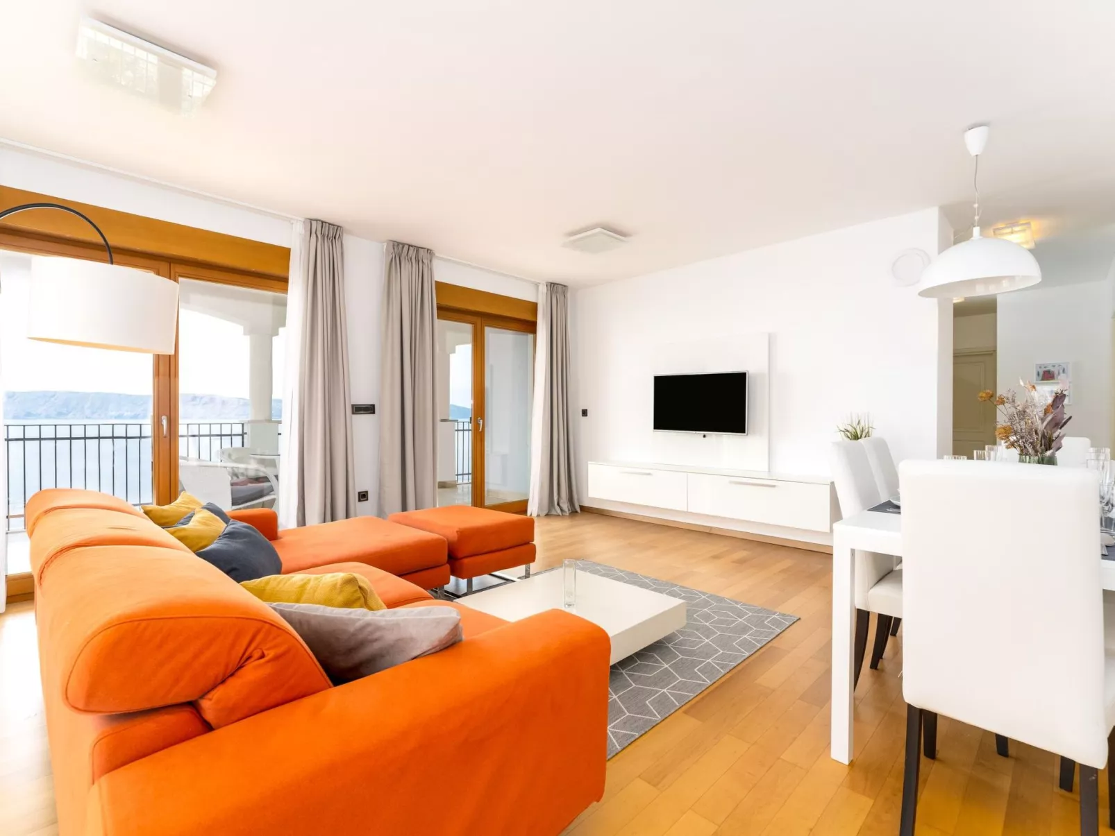 Wohnung "Zayml Povile" mit Blick auf das Wasser - Image-tags.info