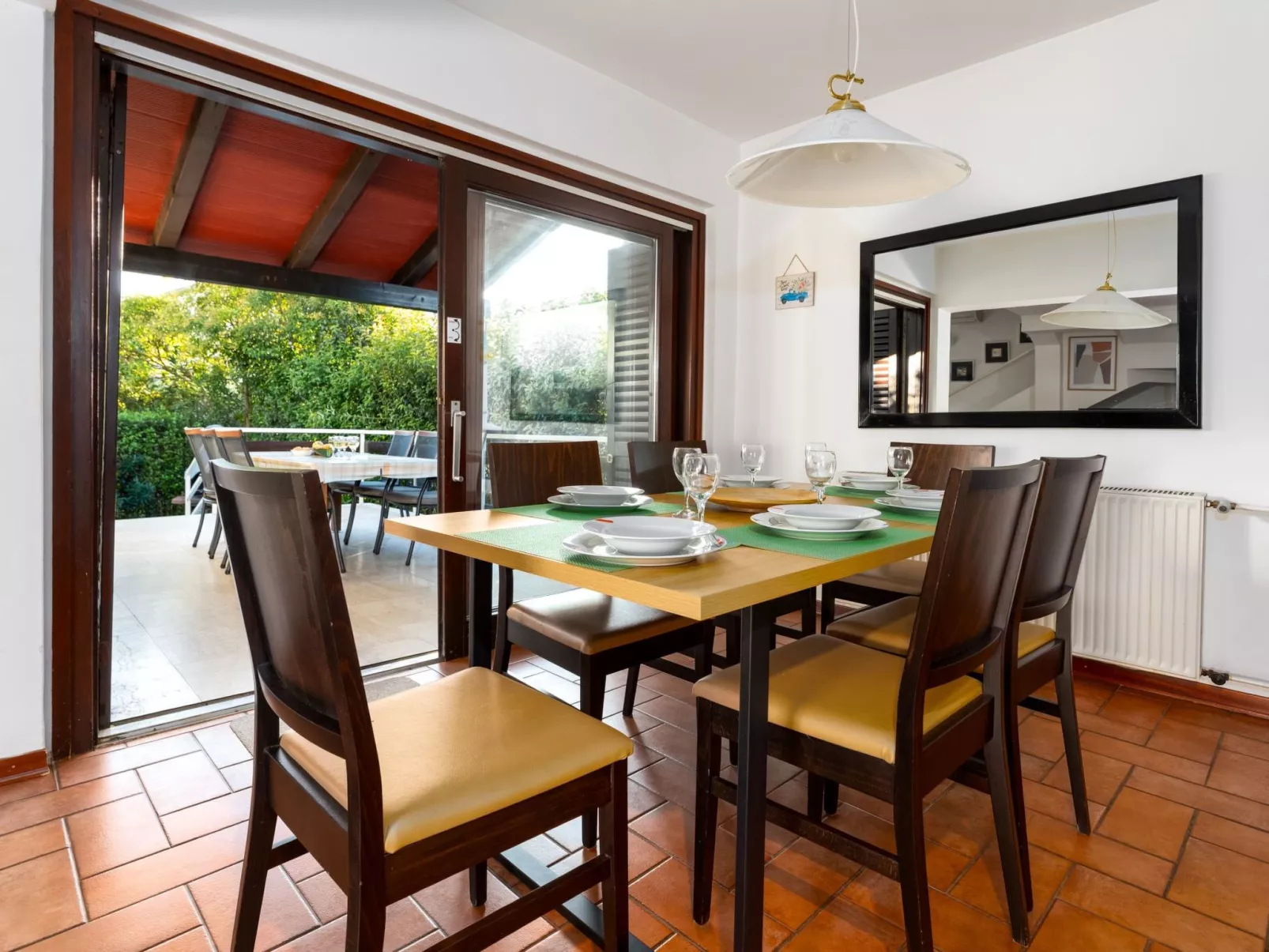 Mit Pool, großer Garten - Image-tags.info