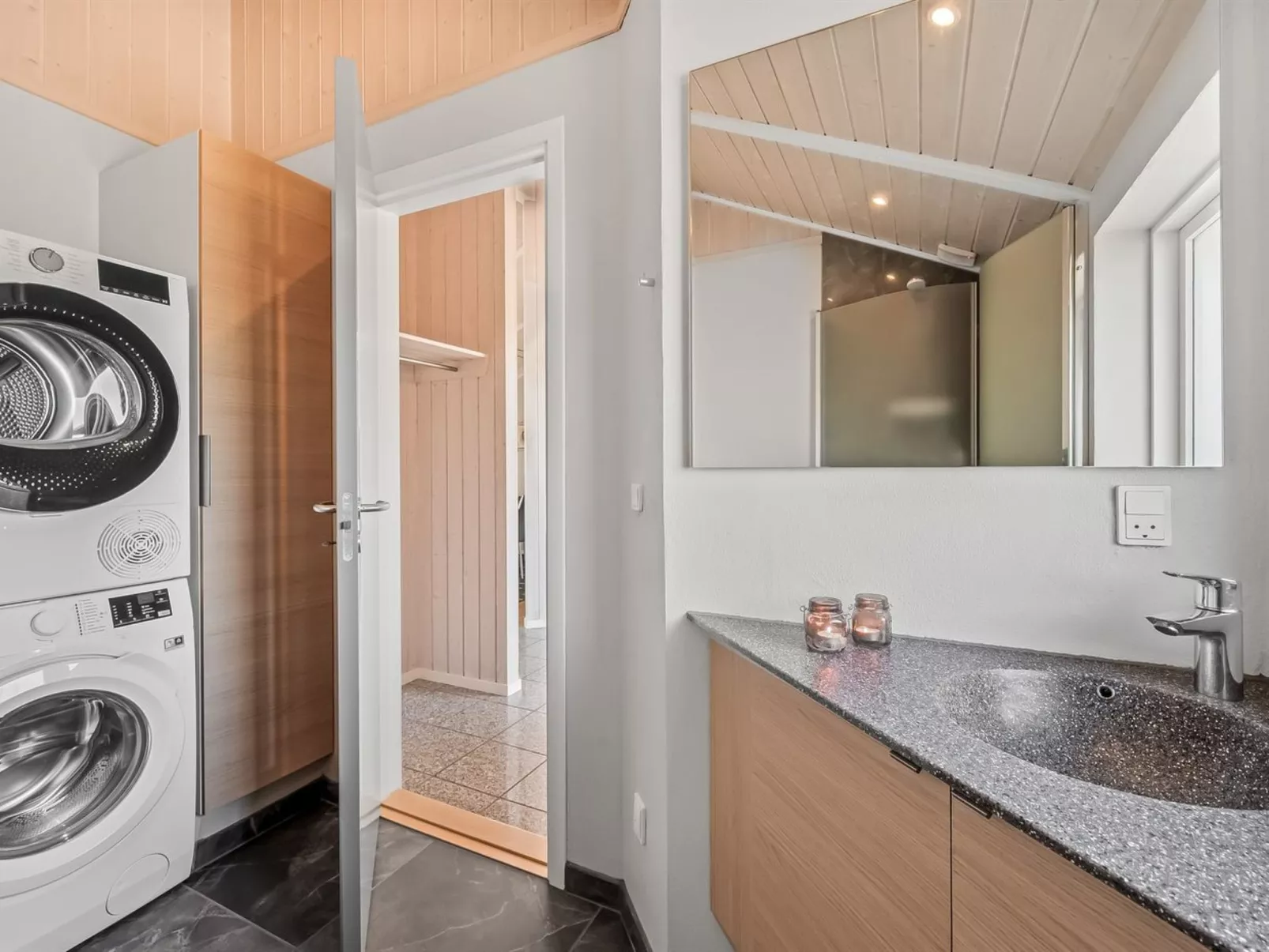 "Arine" - 700m to the fjord - Binnen