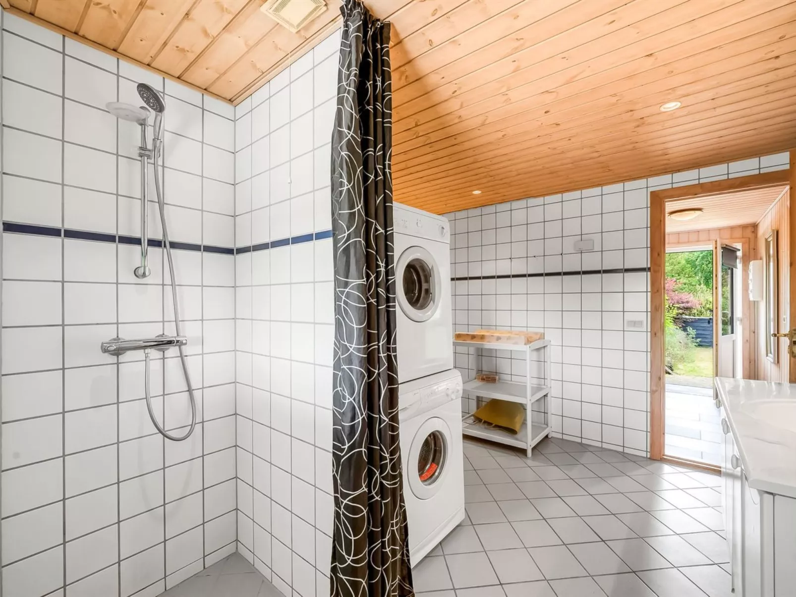 "Yorick" - 350m to the fjord - Binnen